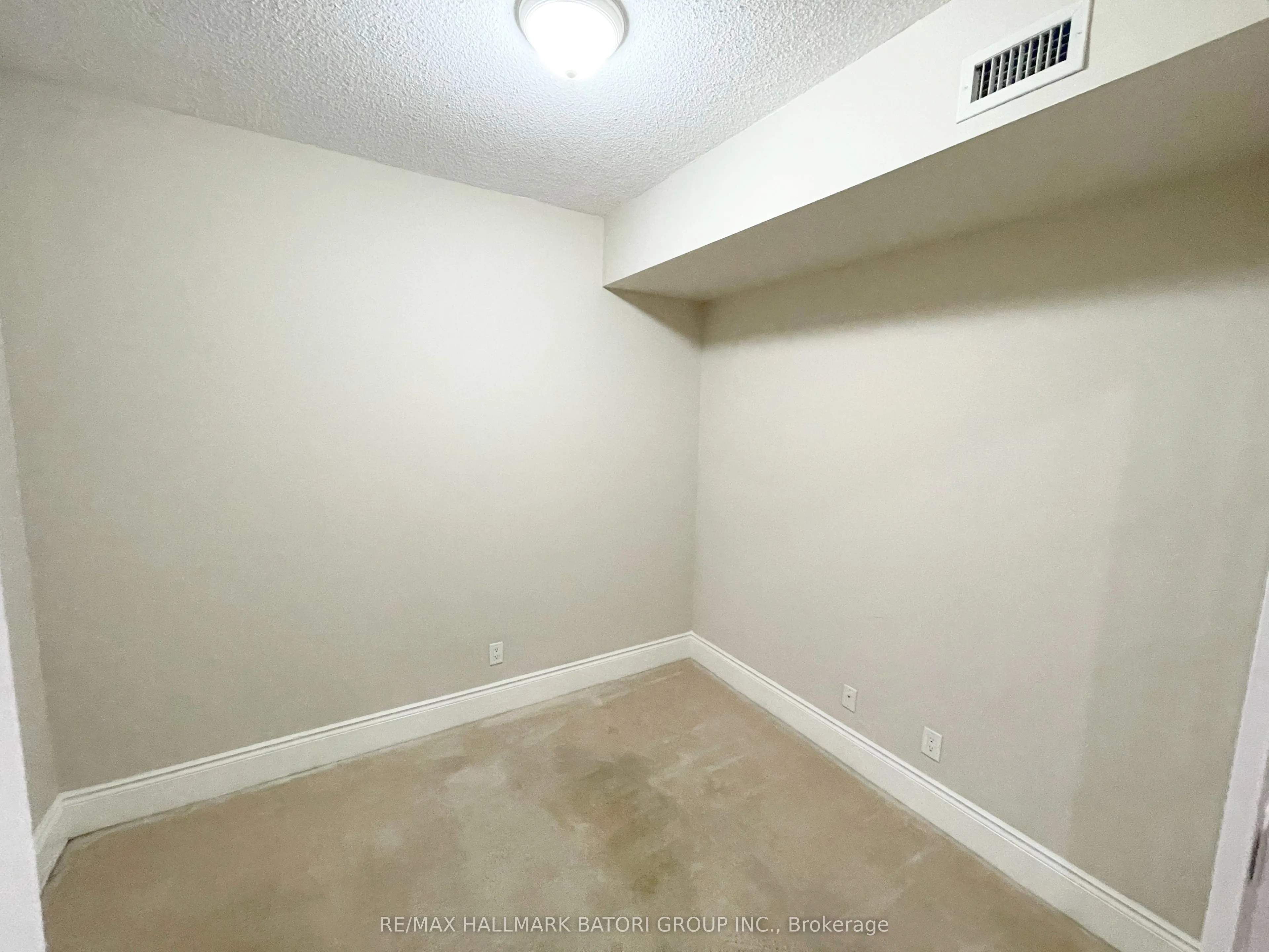 5233 Dundas Street W #316