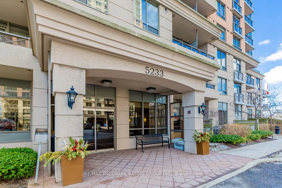 5233 Dundas Street W #316