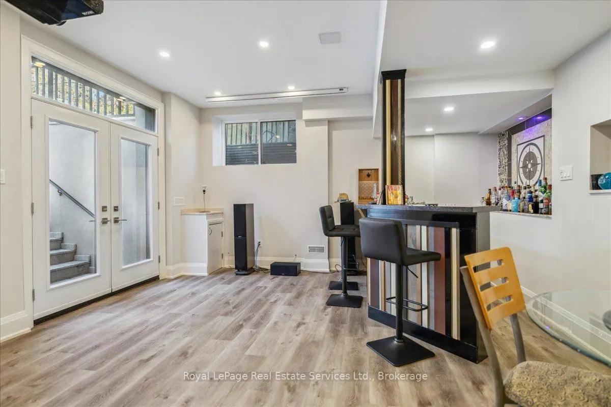 1211 Pinegrove Road