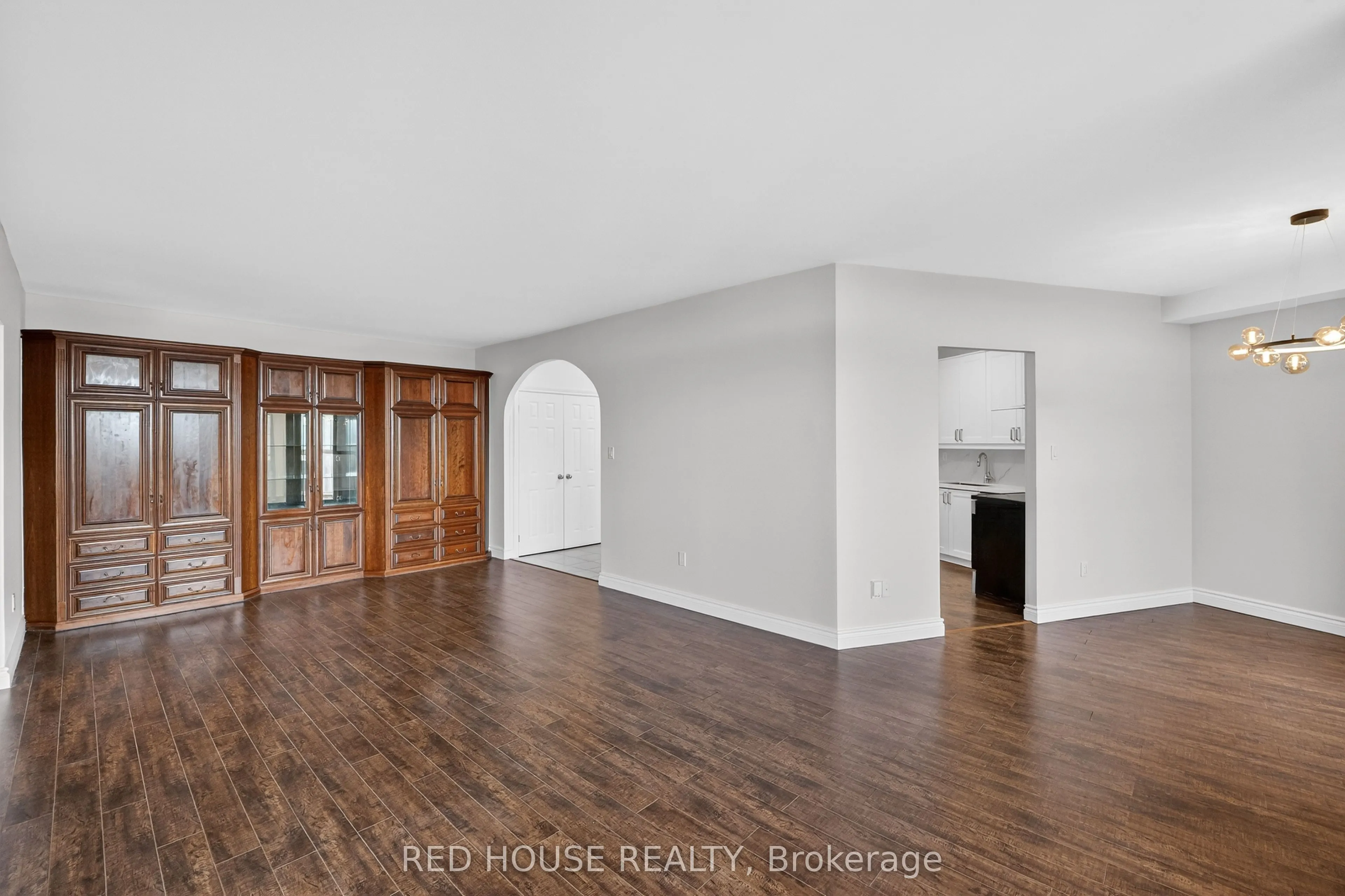 5250 Lakeshore Road #809