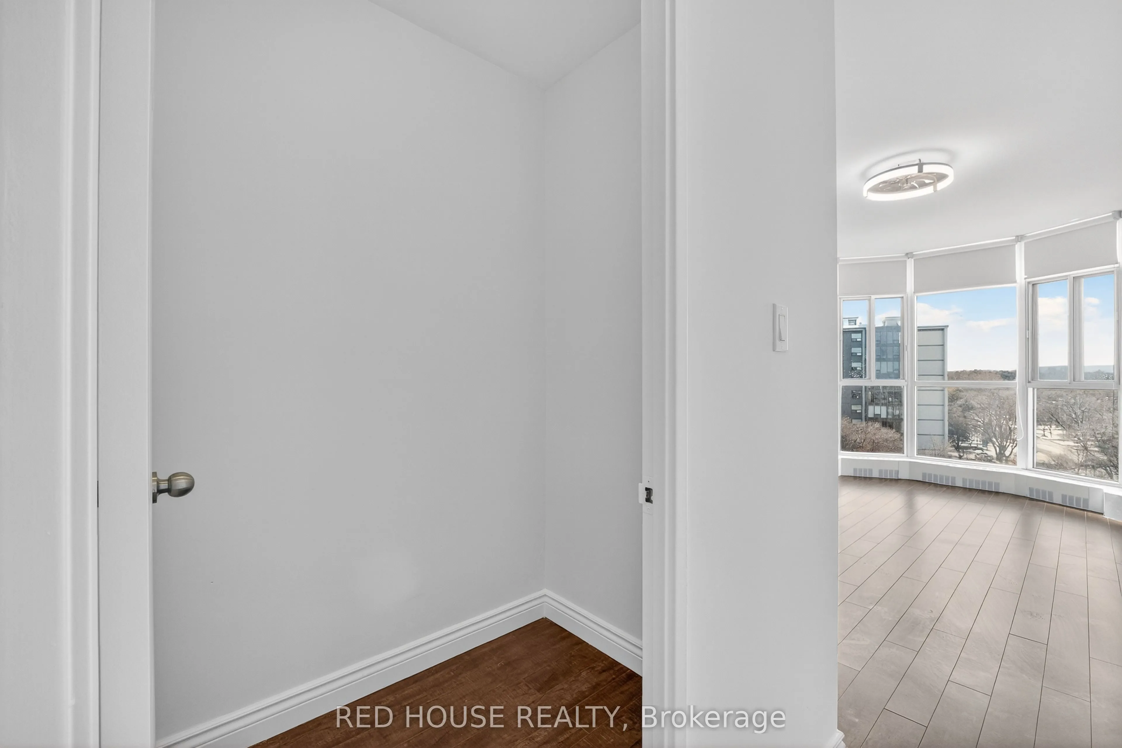 5250 Lakeshore Road #809