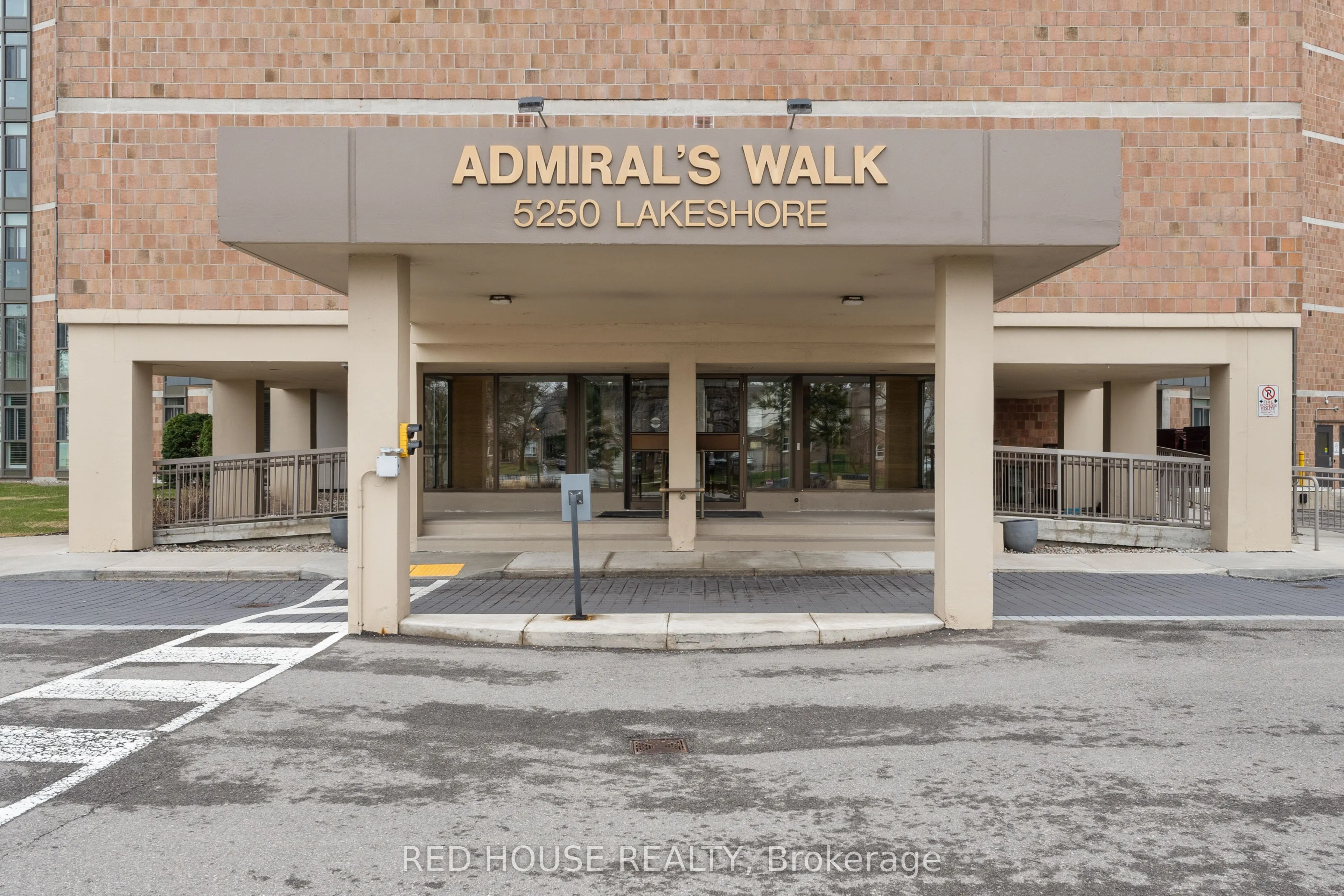 5250 Lakeshore Road #809