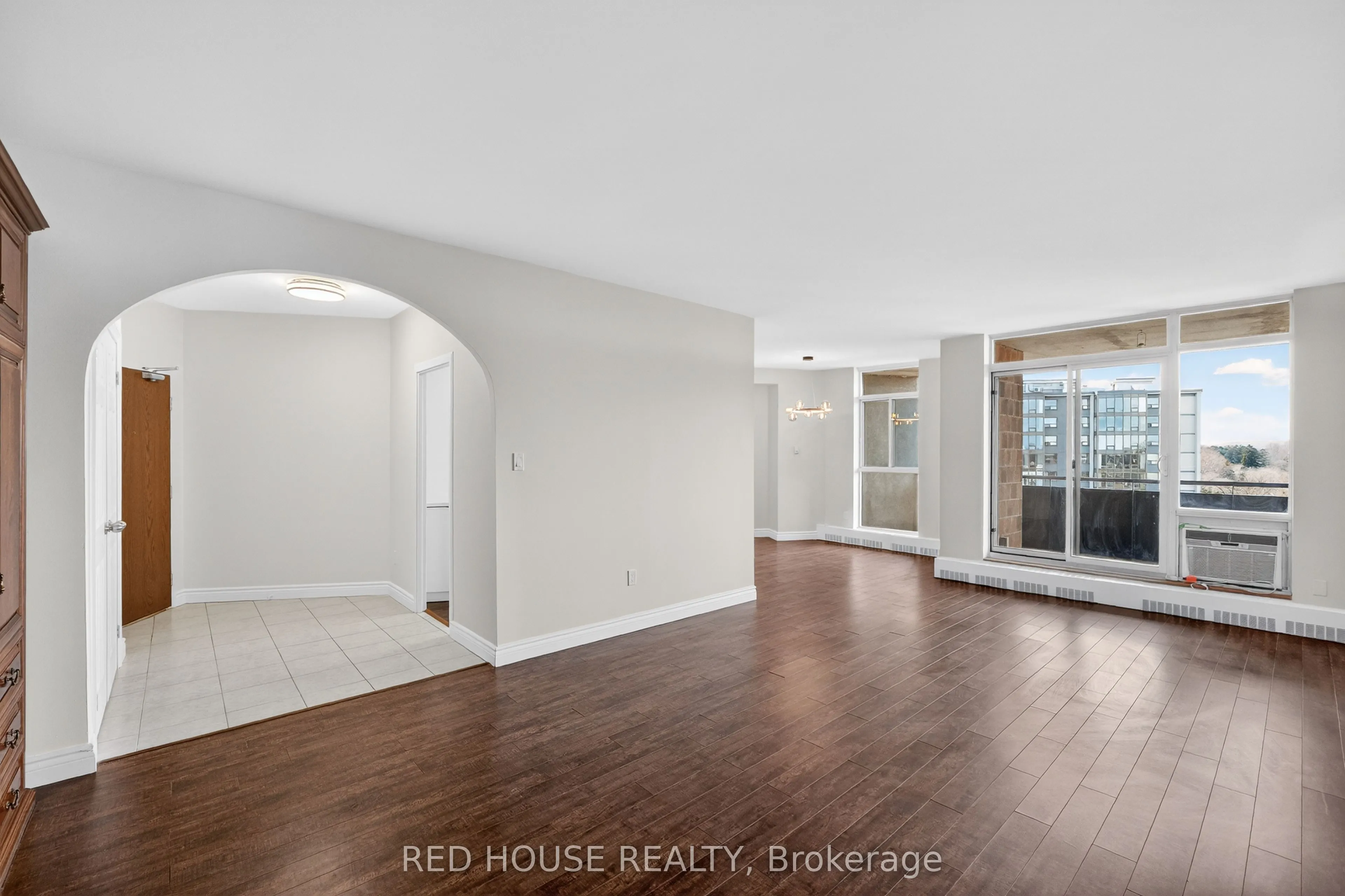 5250 Lakeshore Road #809