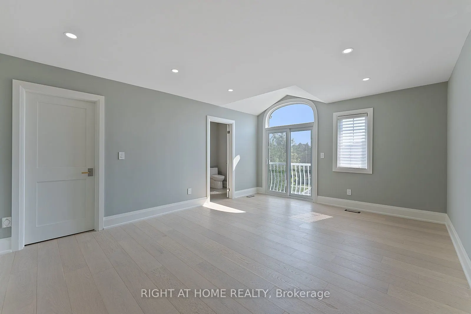 10 RIVERWOOD Terrace