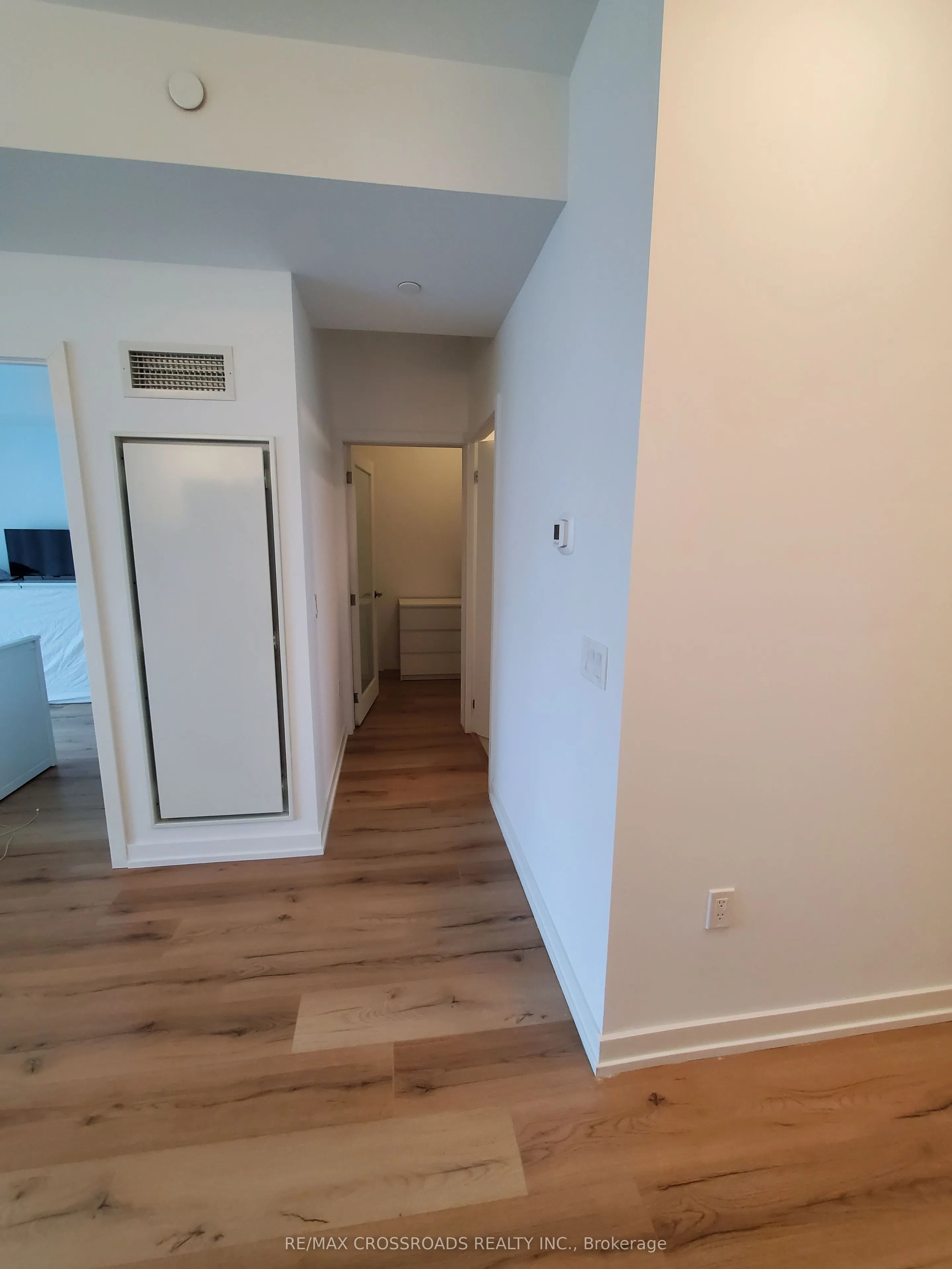 1195 The Queensway #406