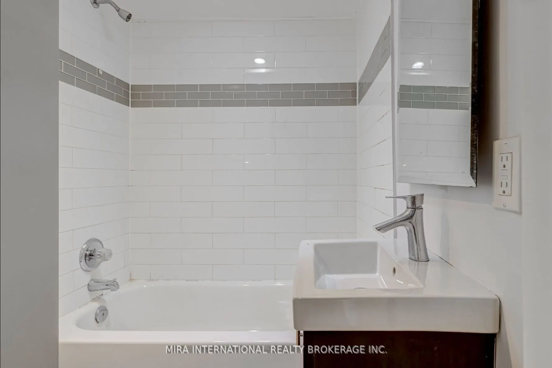 11 Laxton Avenue #B3