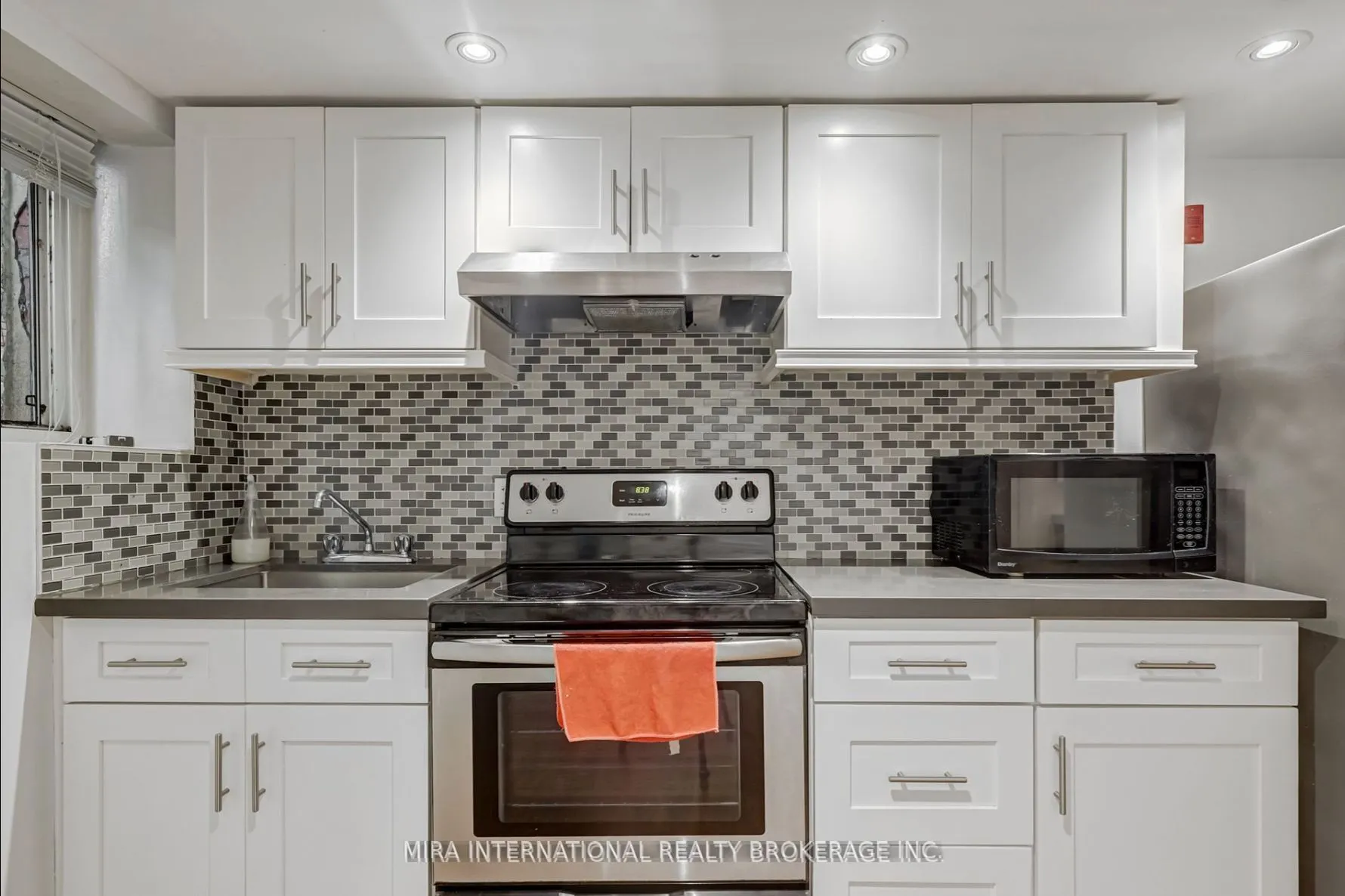 11 Laxton Avenue #B3