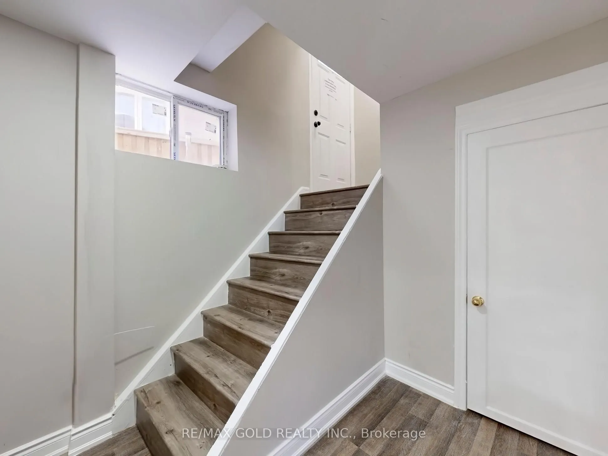 189 Kingsview Boulevard