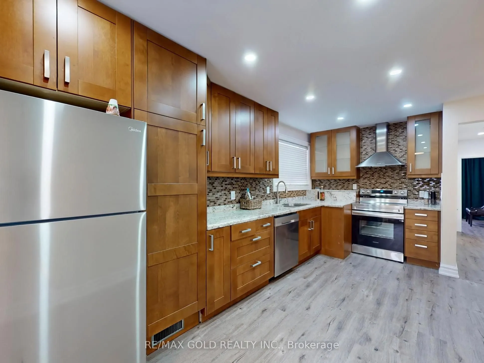 189 Kingsview Boulevard