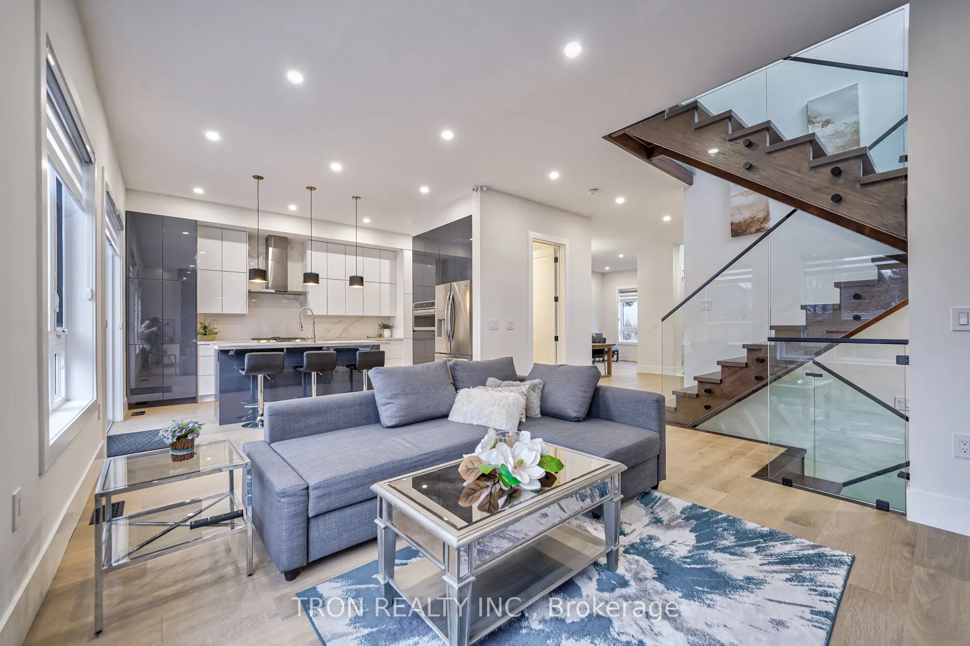 38 Uno Drive