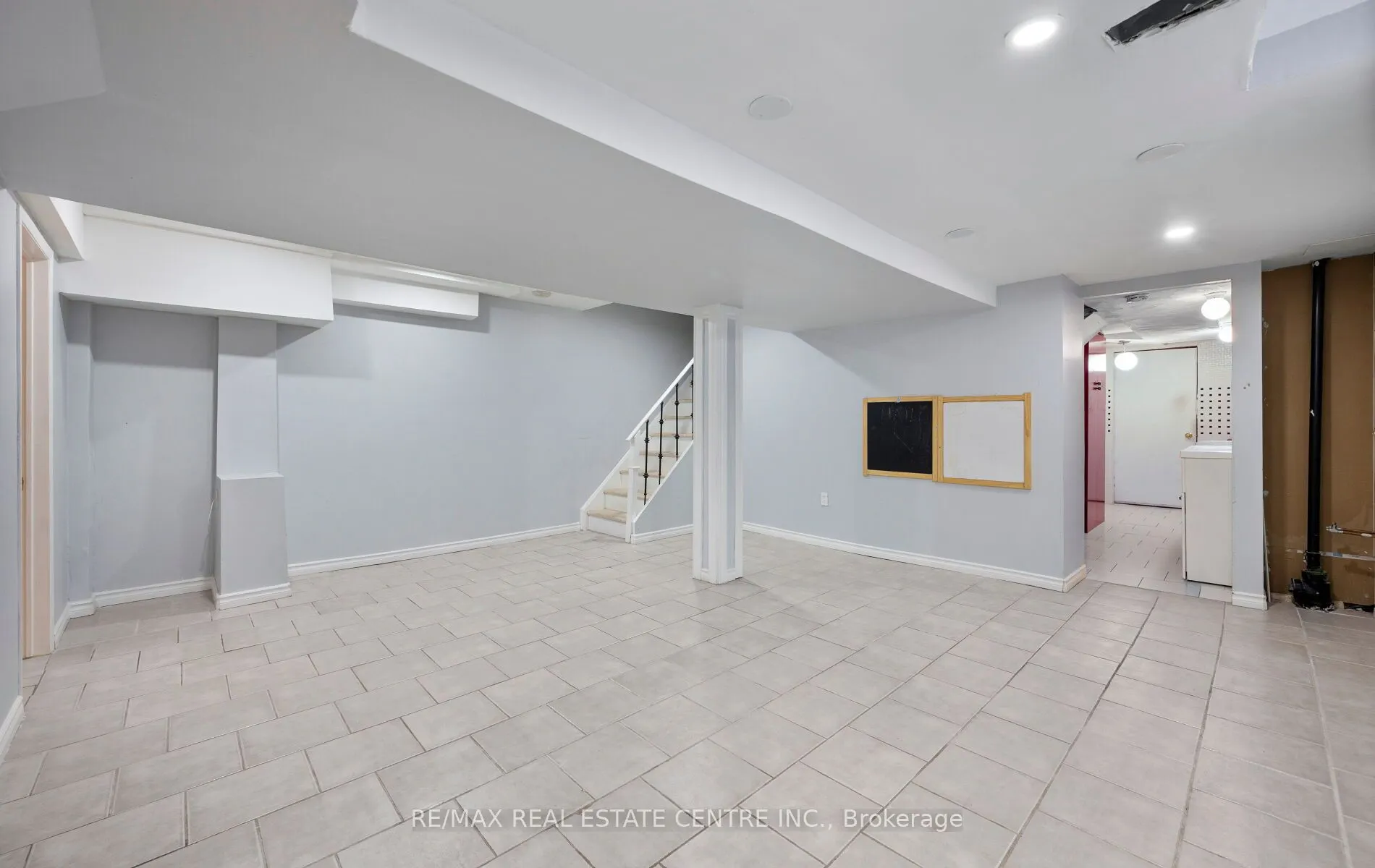 15 Revelstoke Place