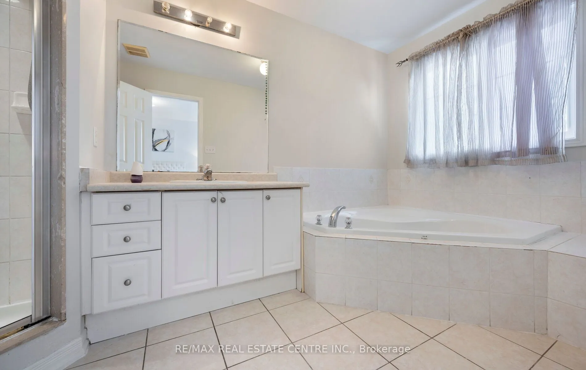 15 Revelstoke Place