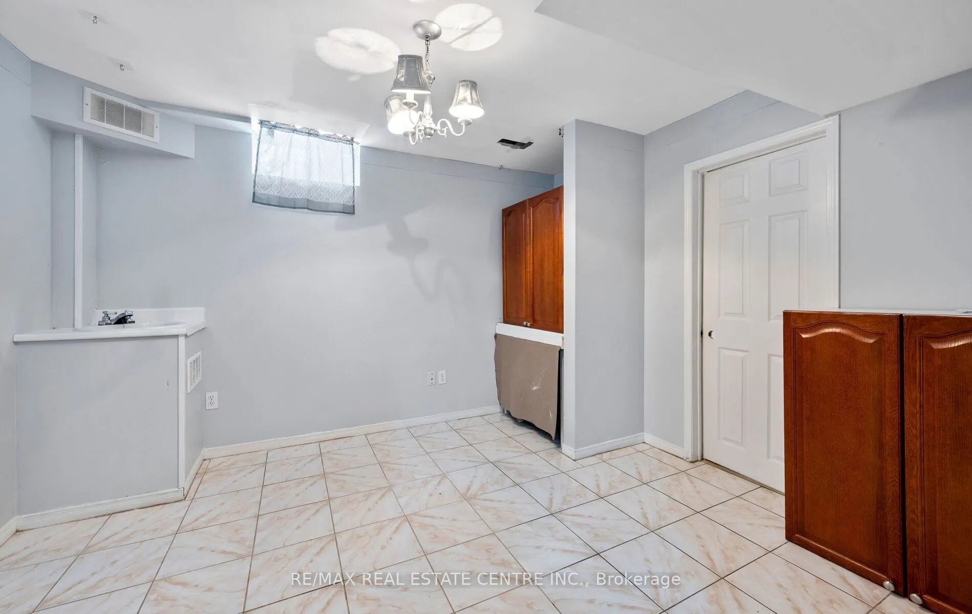 15 Revelstoke Place