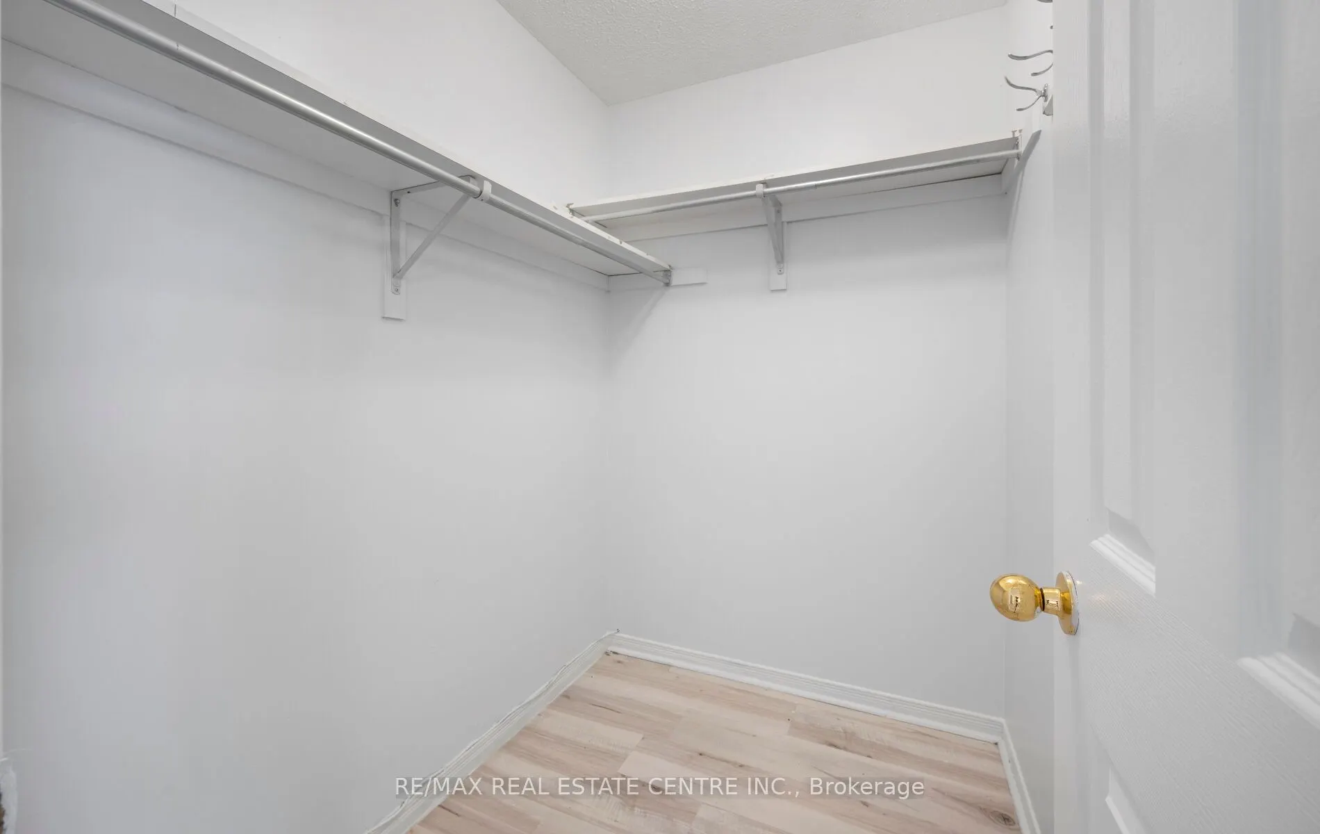 15 Revelstoke Place