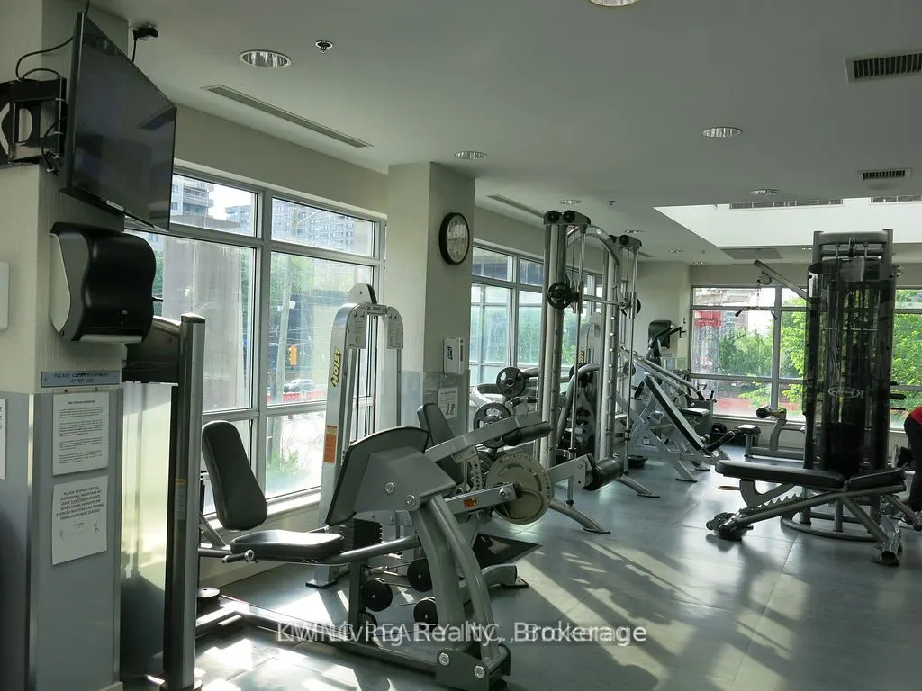 33 Elm Drive W #2806