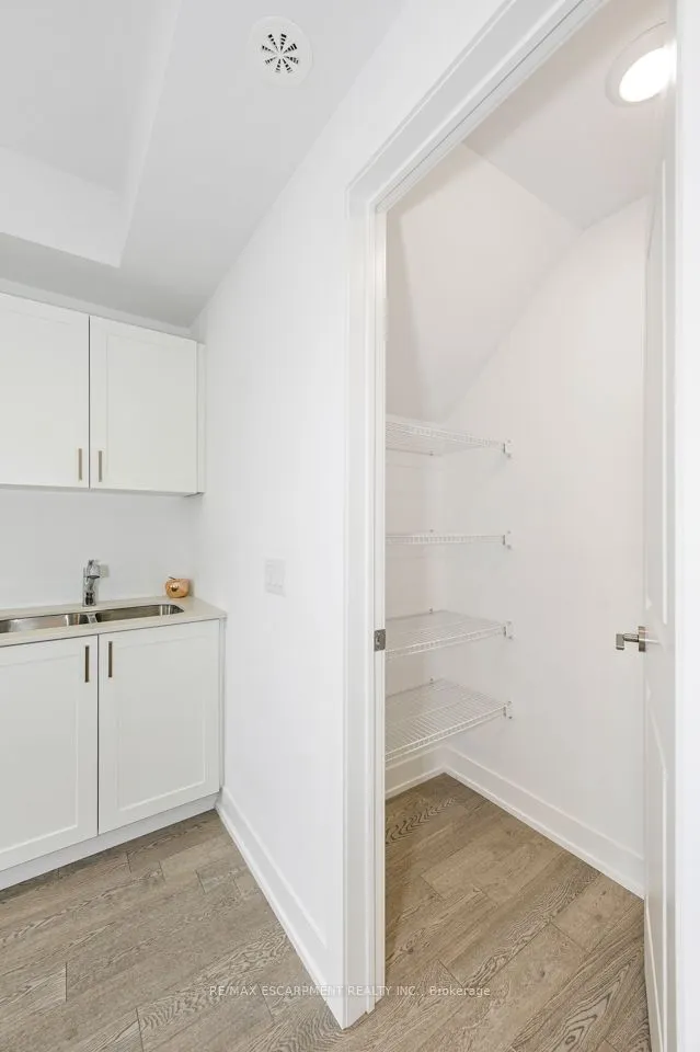1075 Douglas McCurdy Common #251