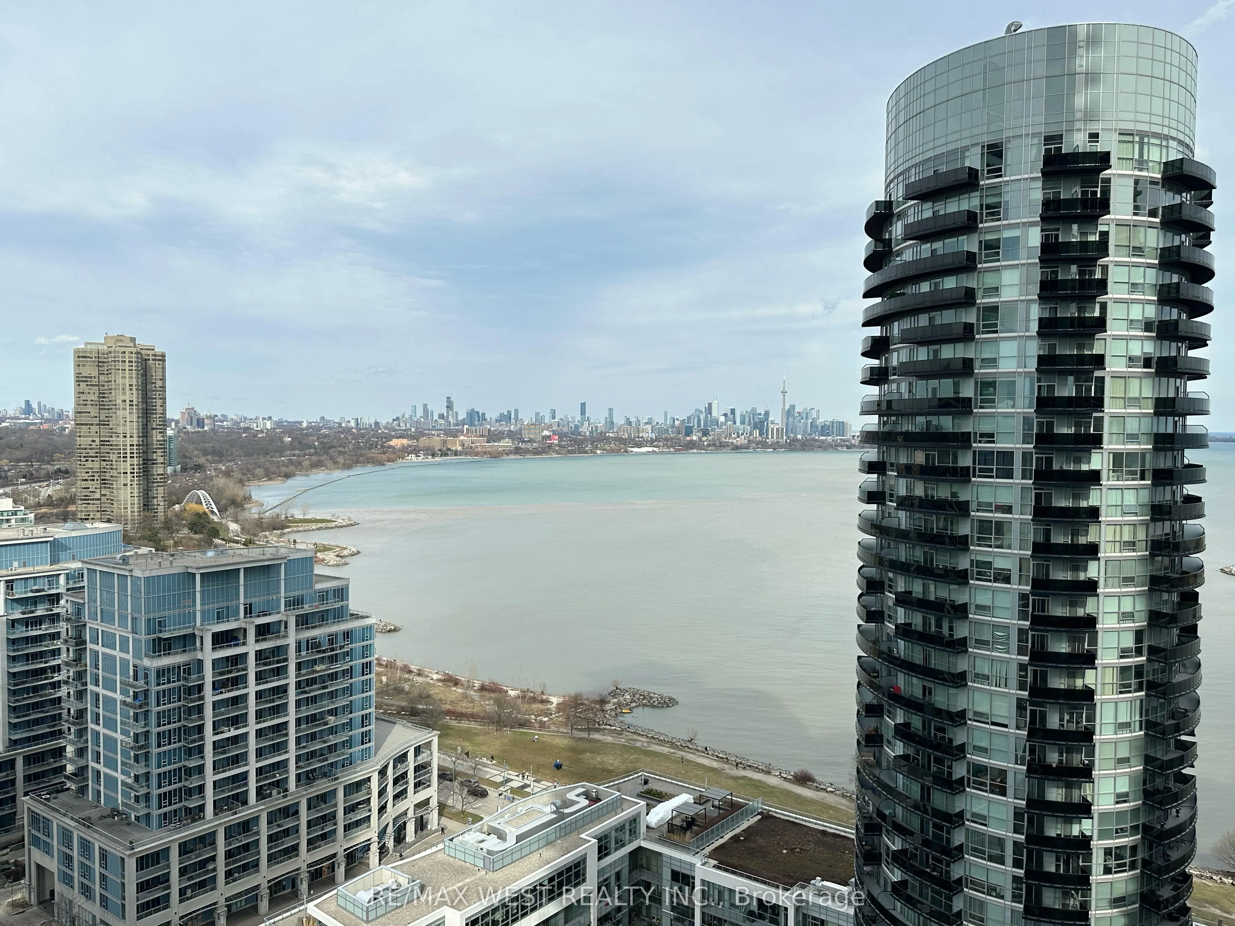 38 Annie Craig Drive #2511