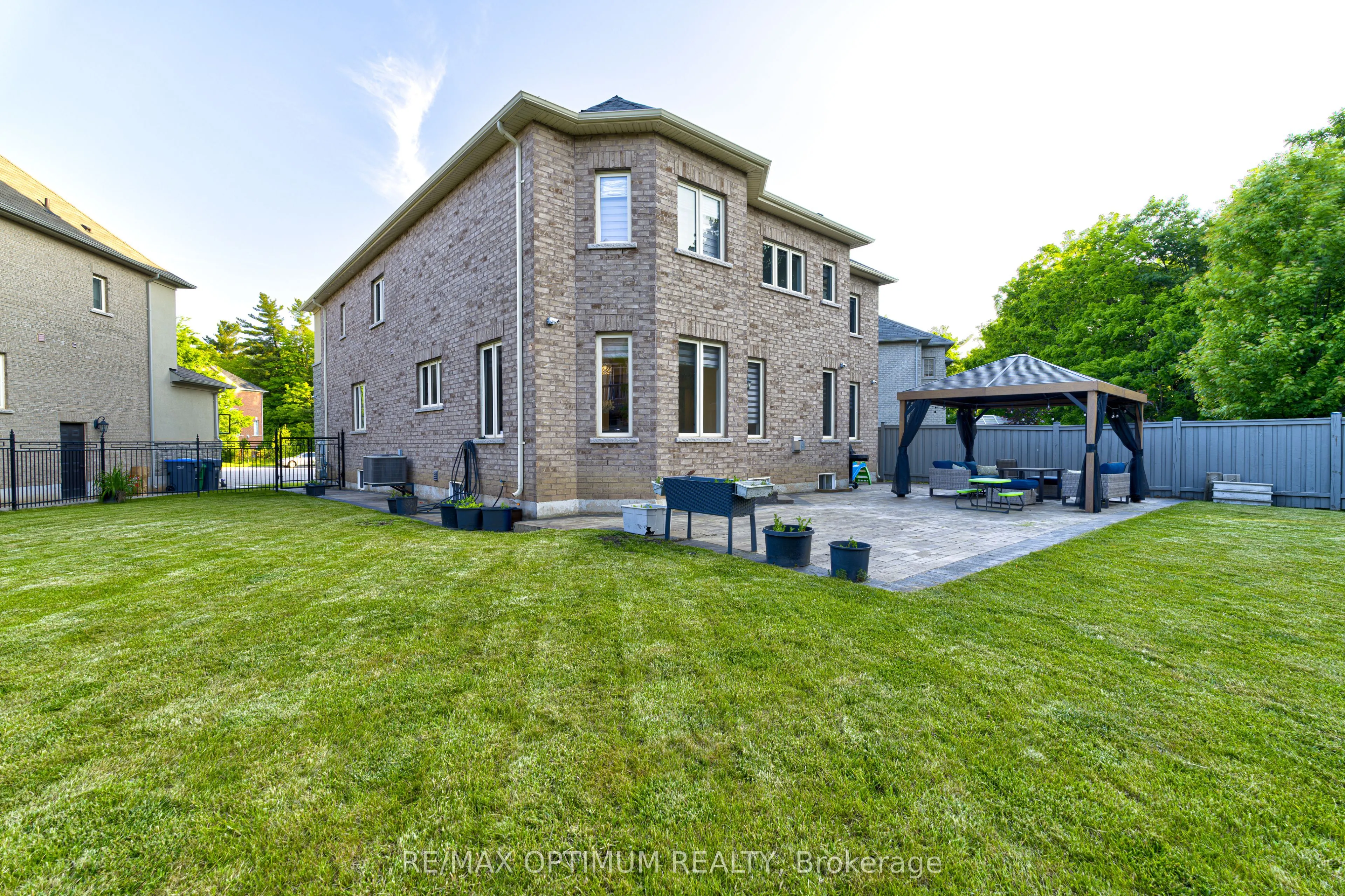 18 Deanston Court