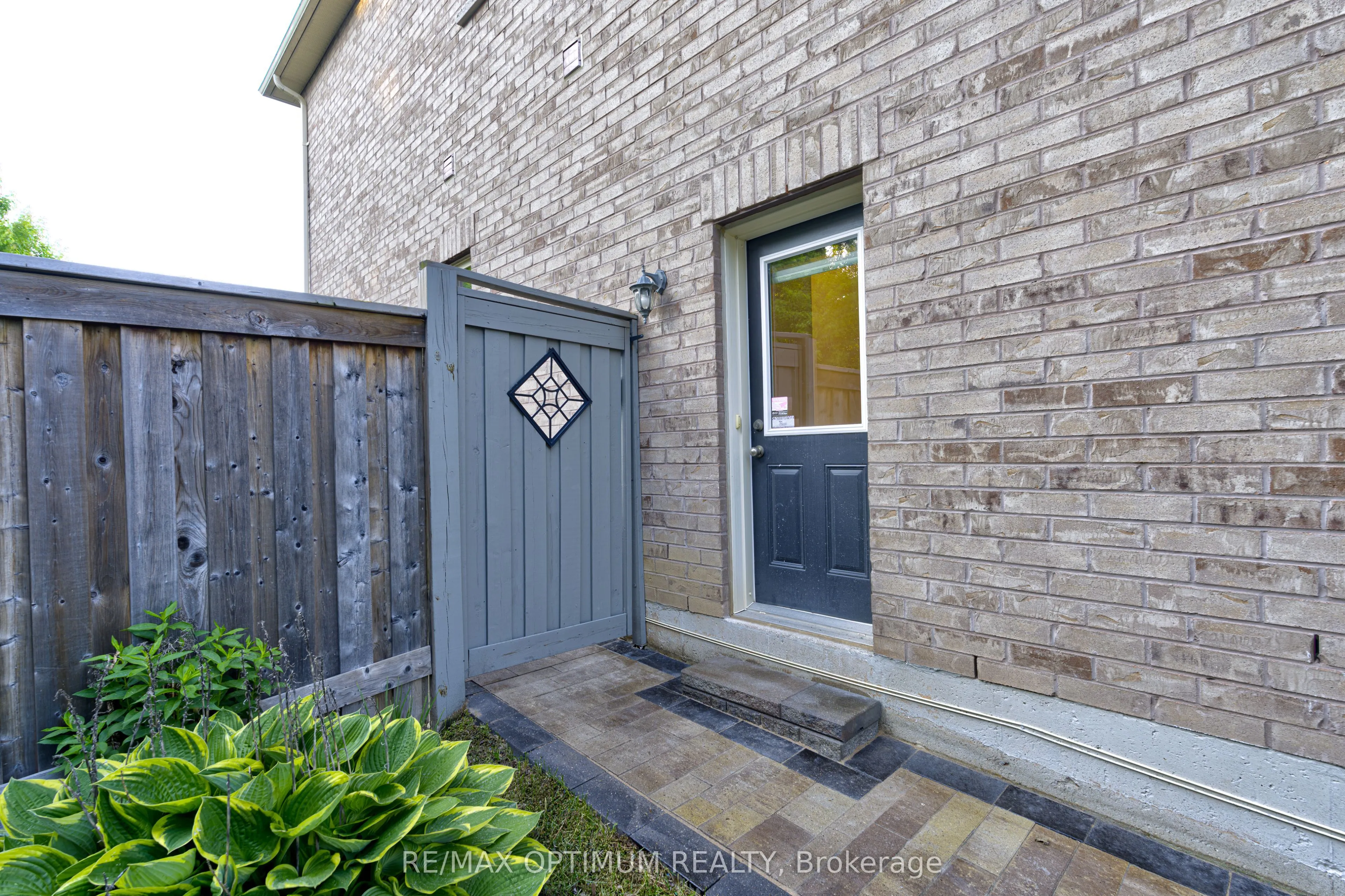 18 Deanston Court