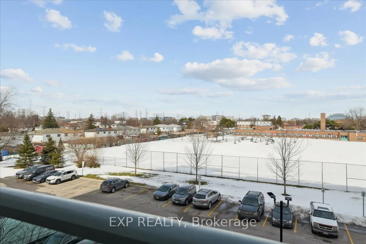 44 Longbourne Drive #412