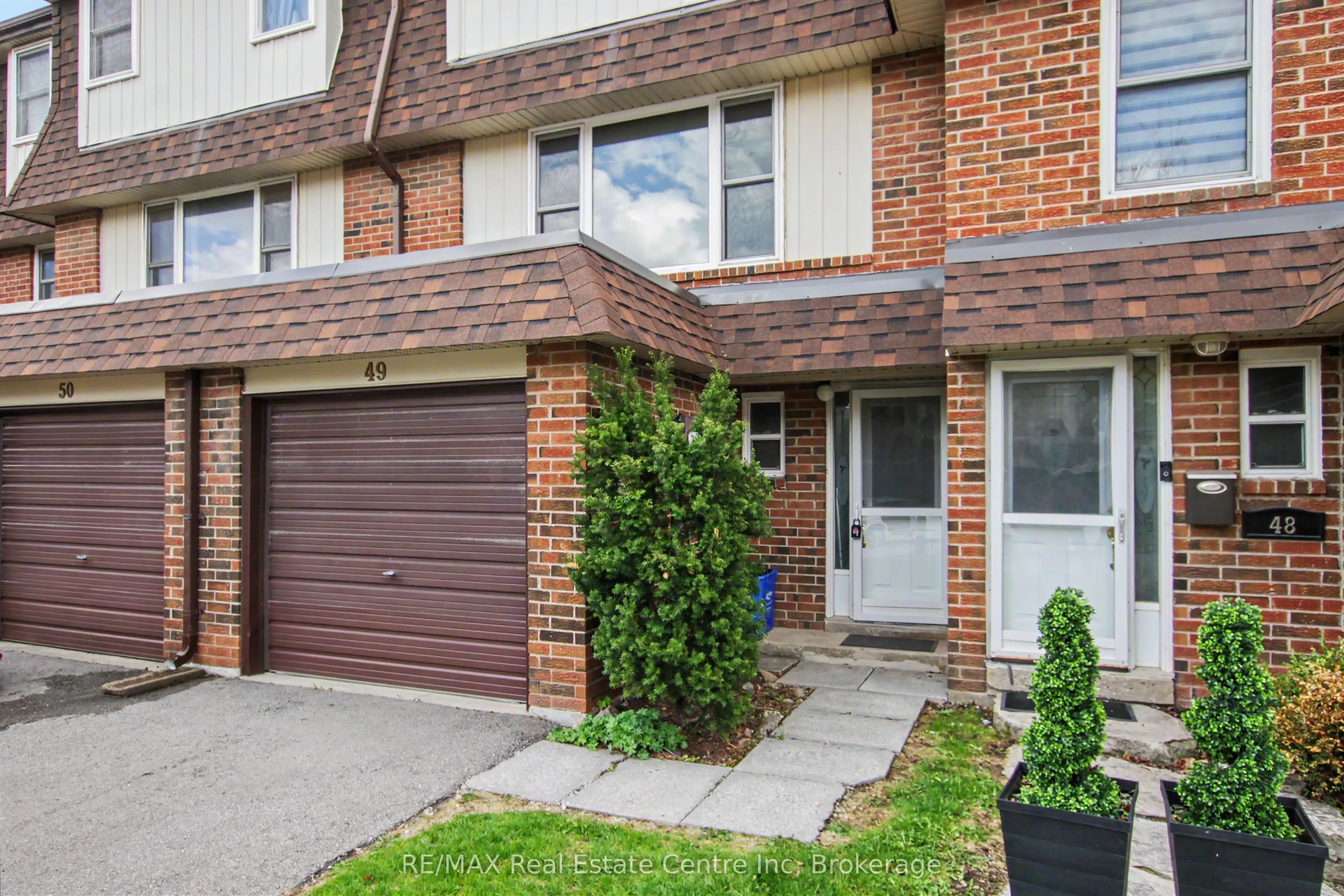 371 Bronte Street S #49