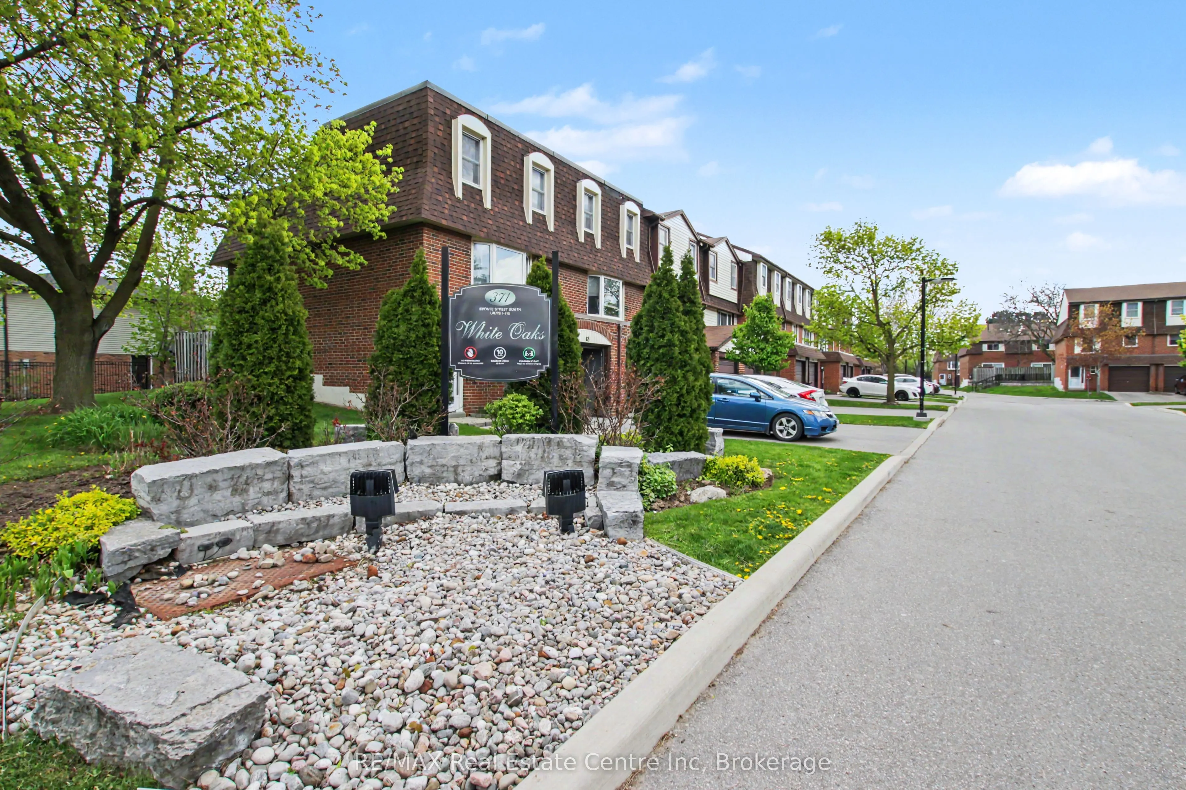 371 Bronte Street S #49