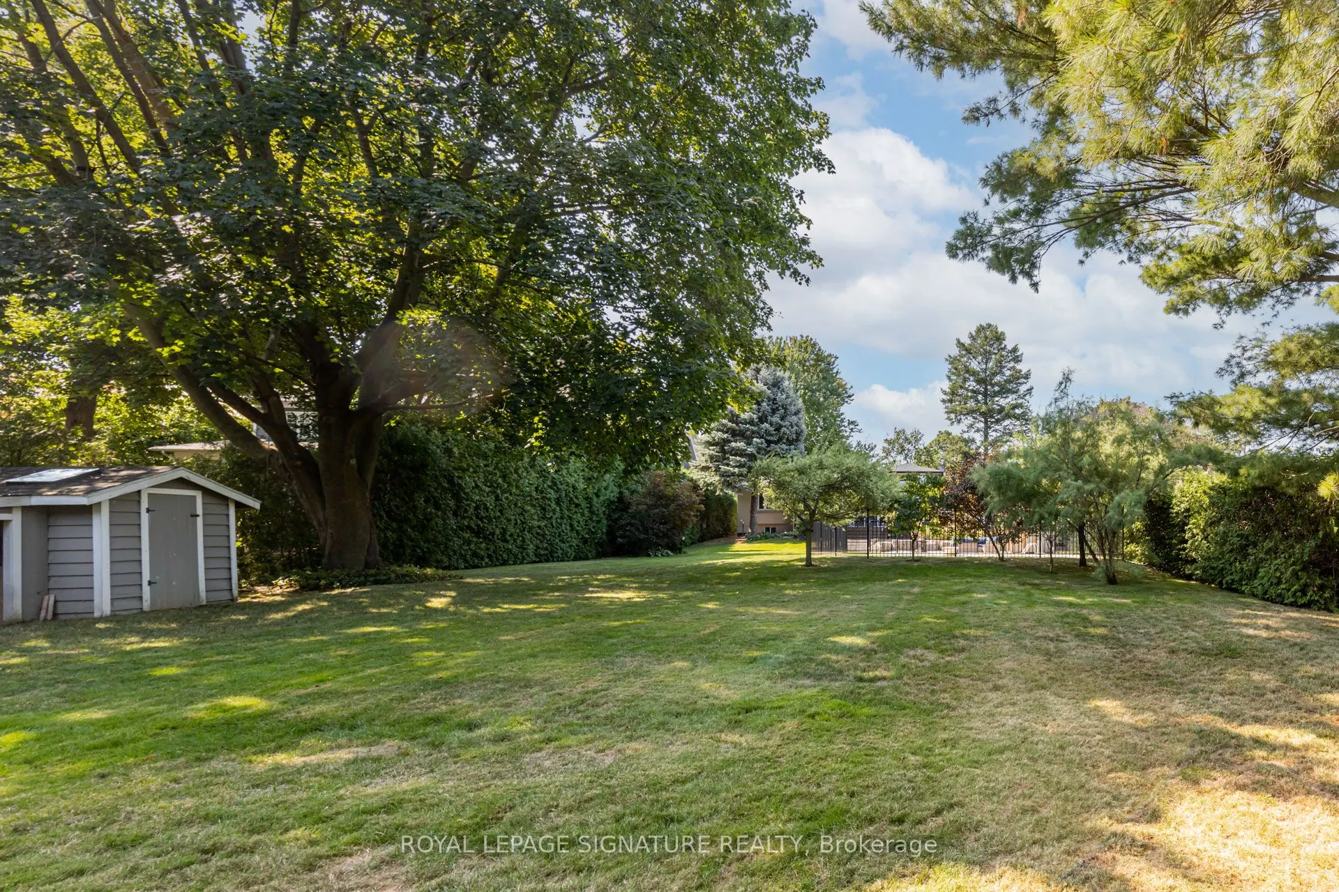 383 Maplehurst Avenue