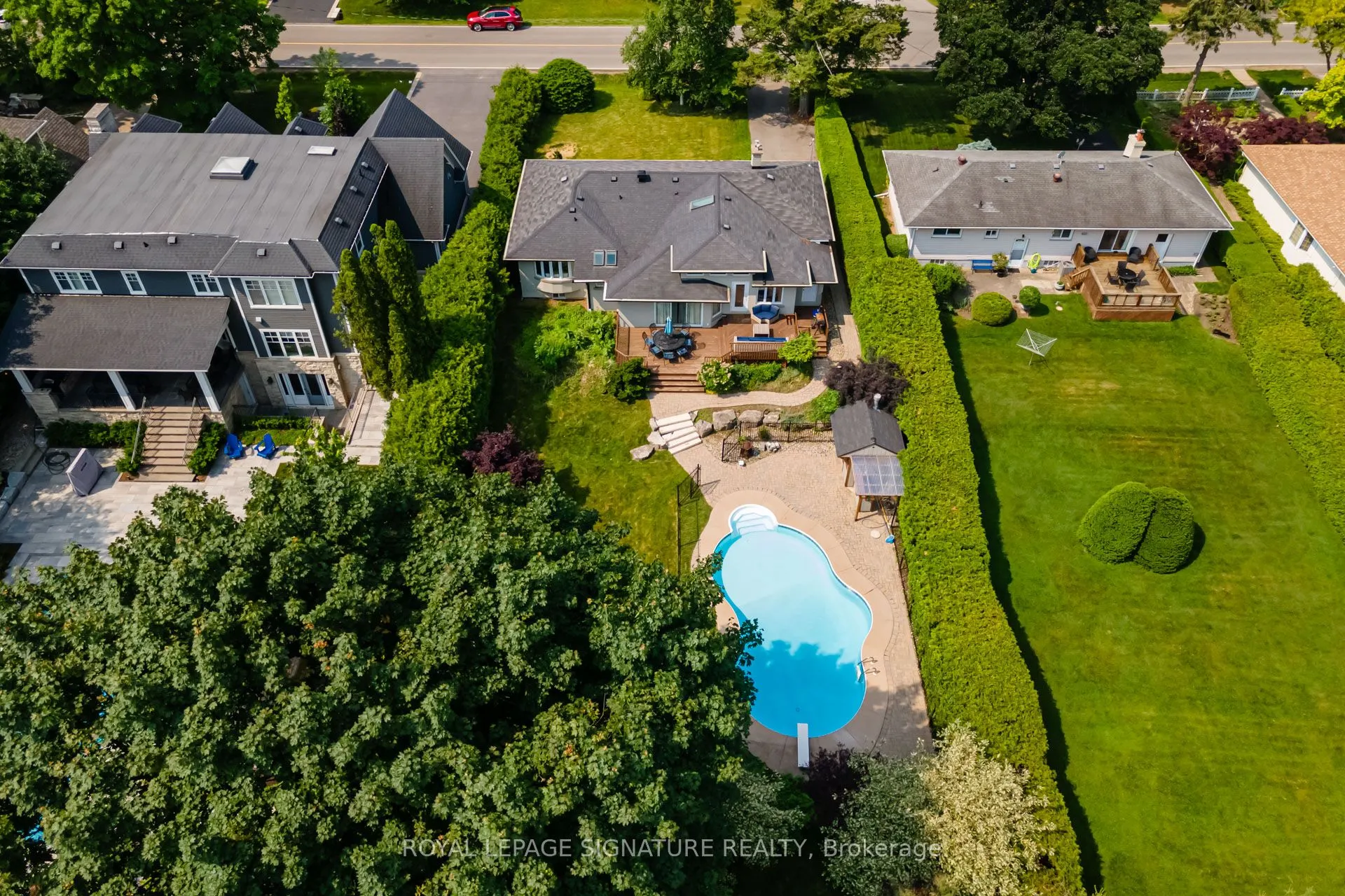 383 Maplehurst Avenue