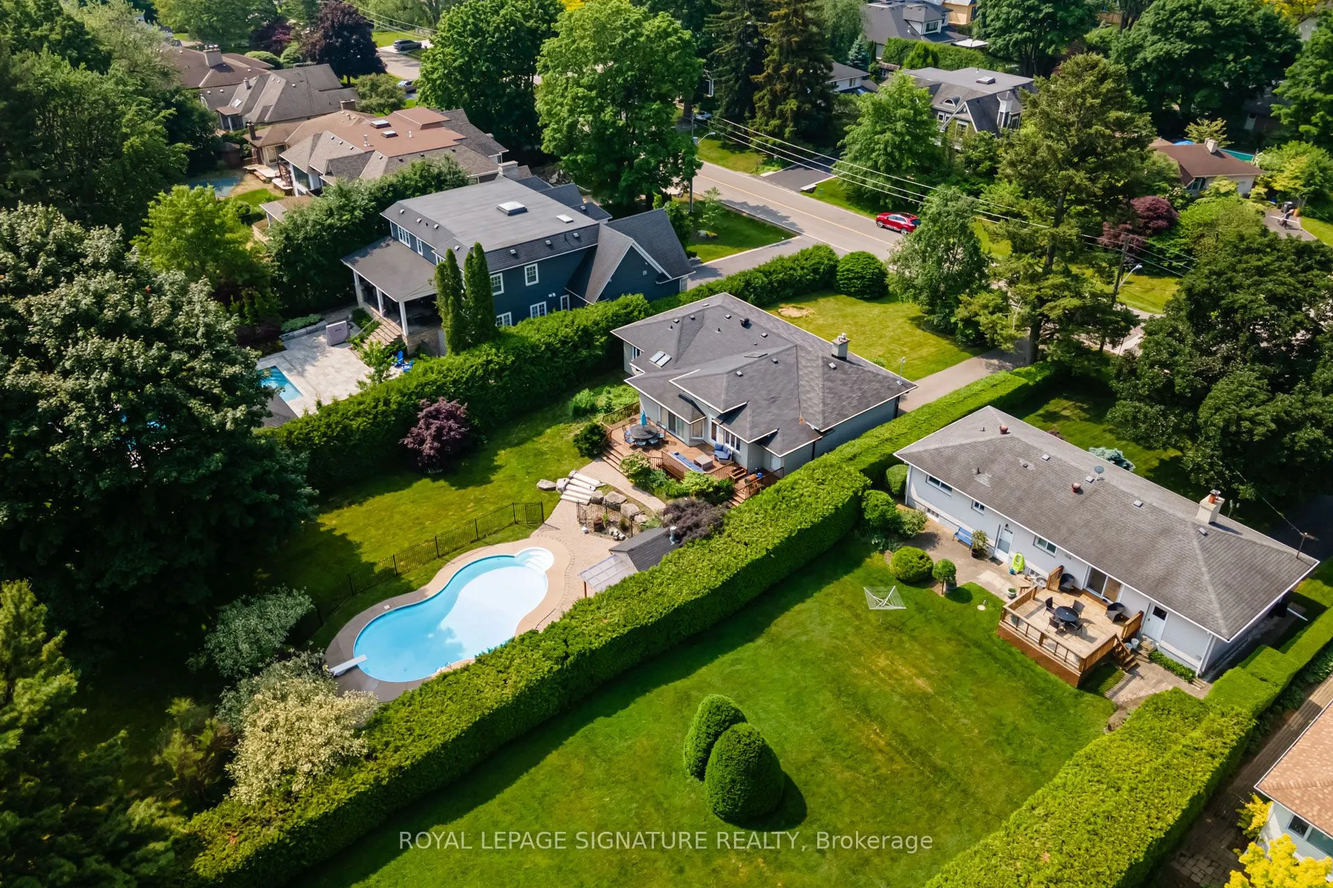 383 Maplehurst Avenue