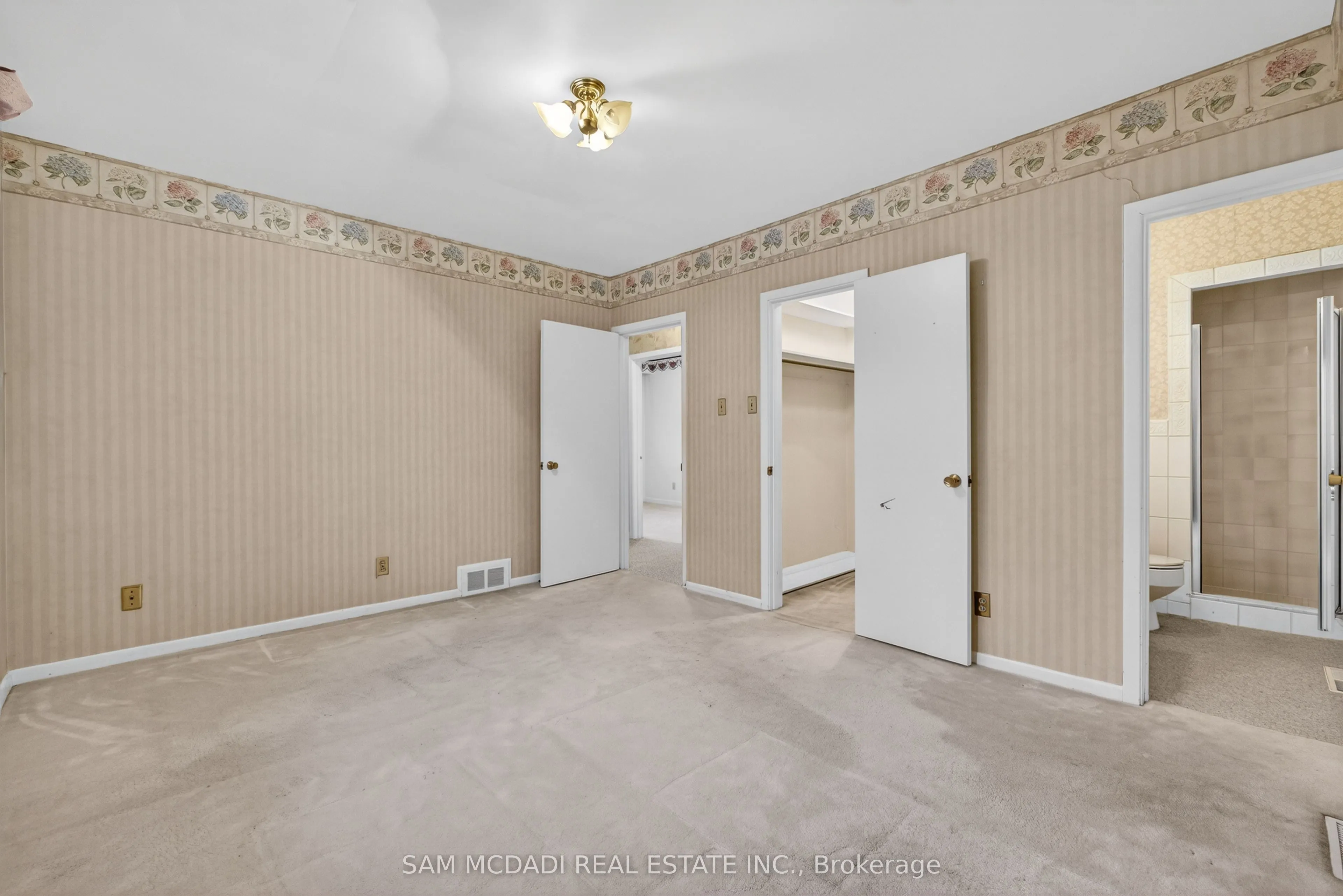 521 Vanessa Crescent