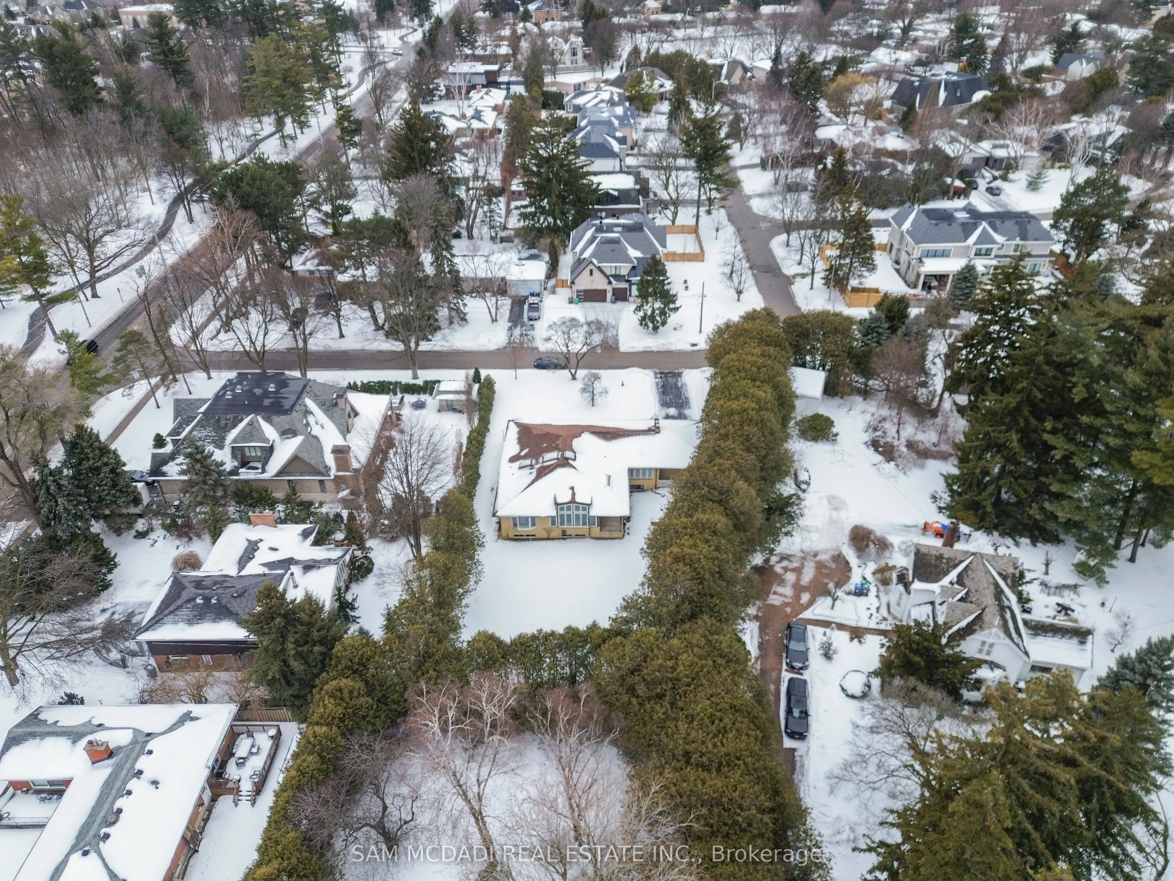 521 Vanessa Crescent