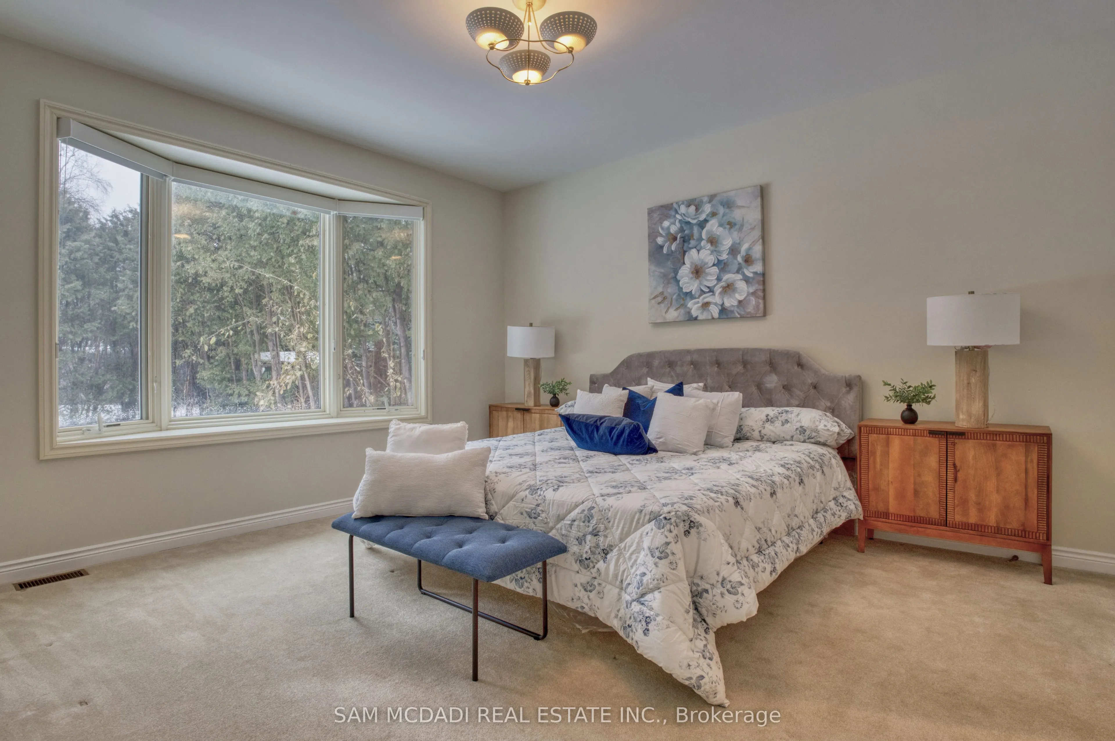 521 Vanessa Crescent