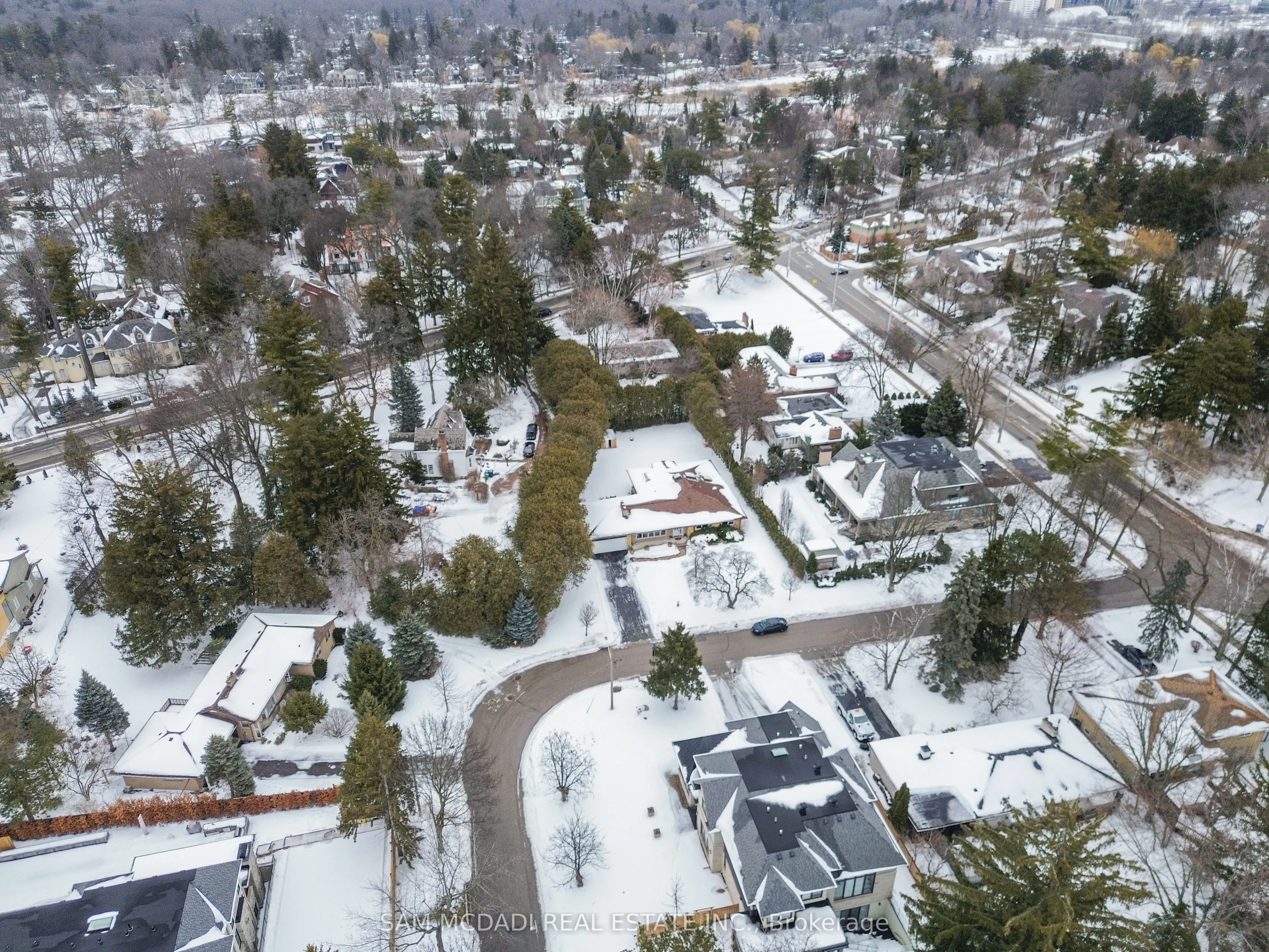 521 Vanessa Crescent