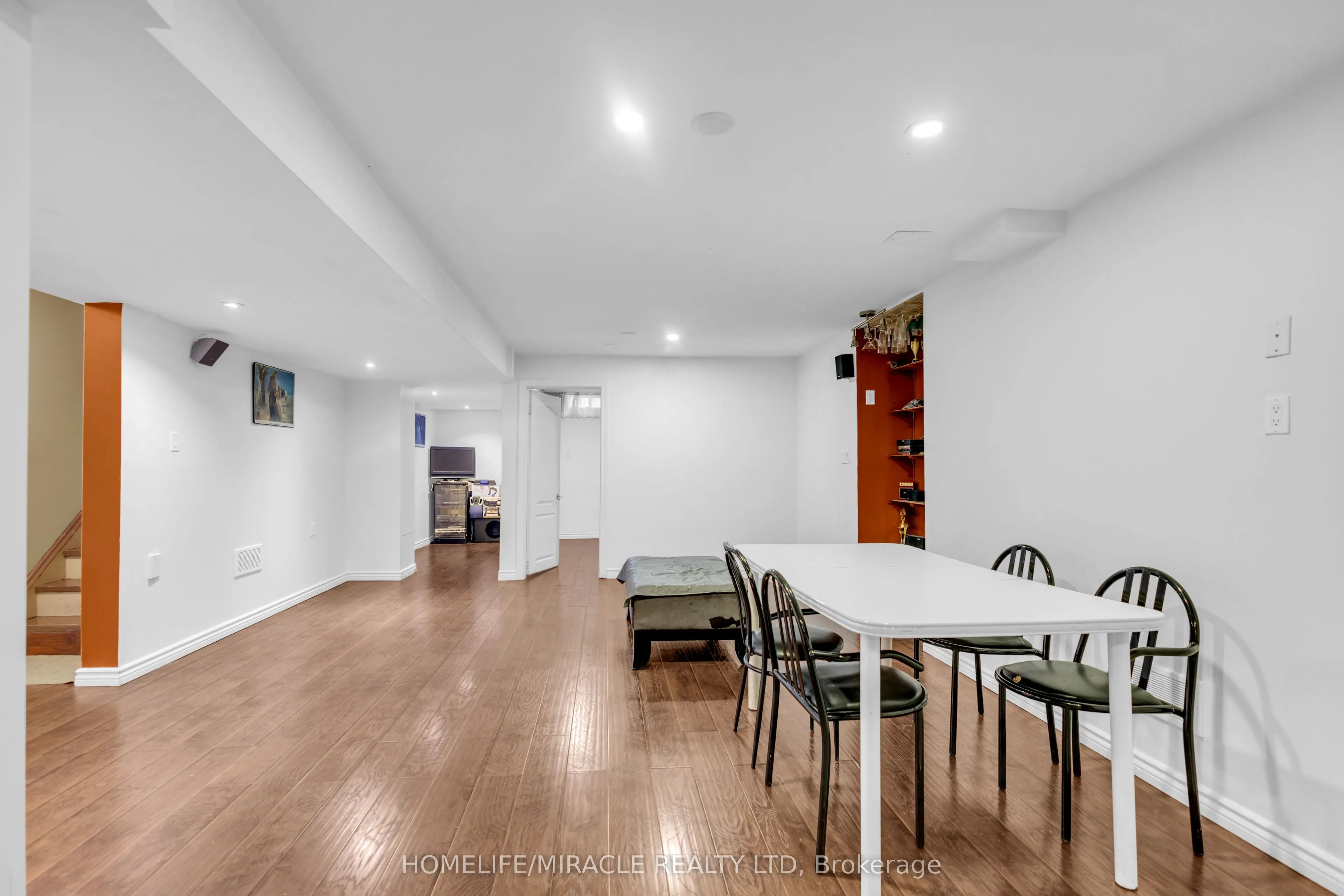 28 Latania Boulevard