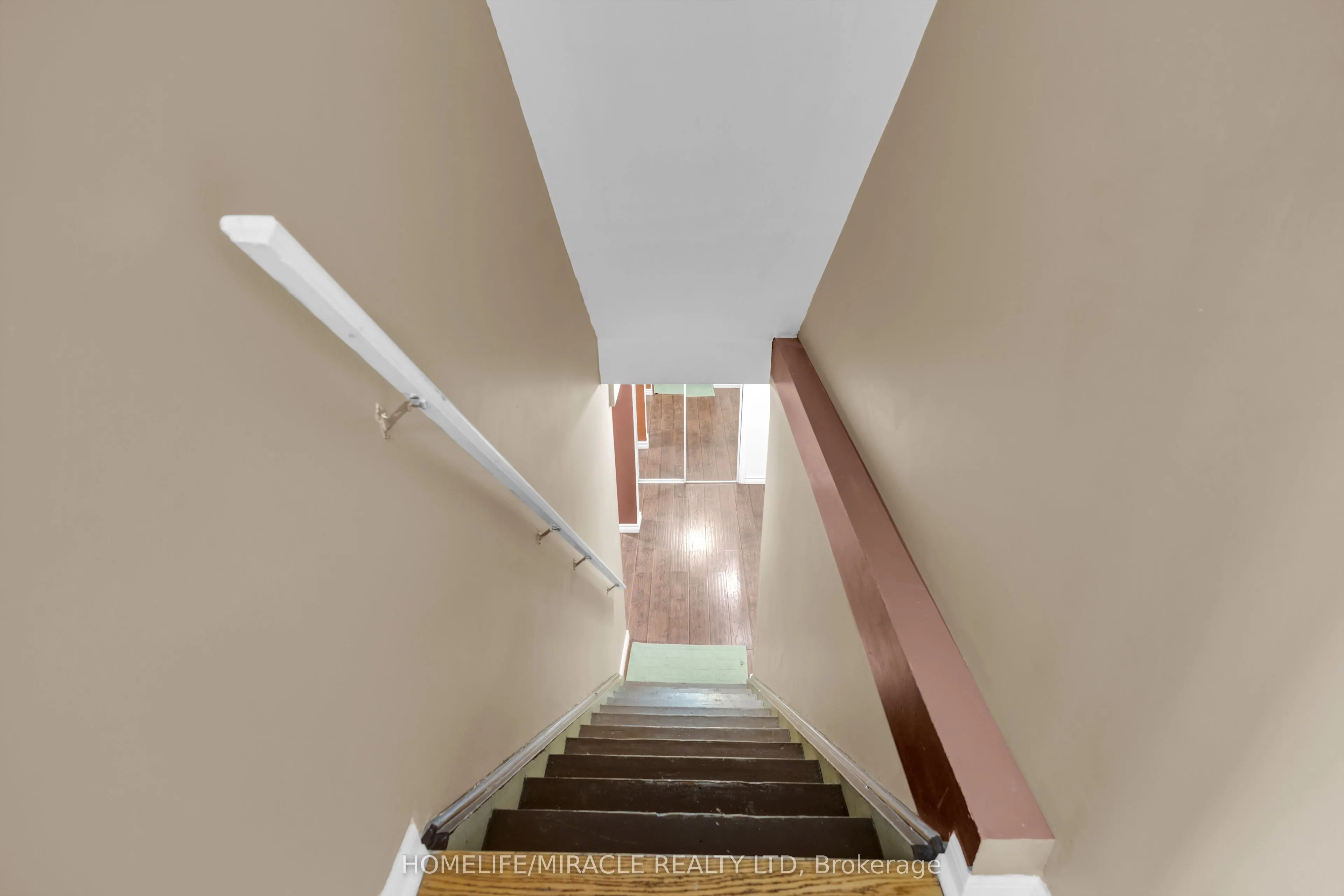28 Latania Boulevard
