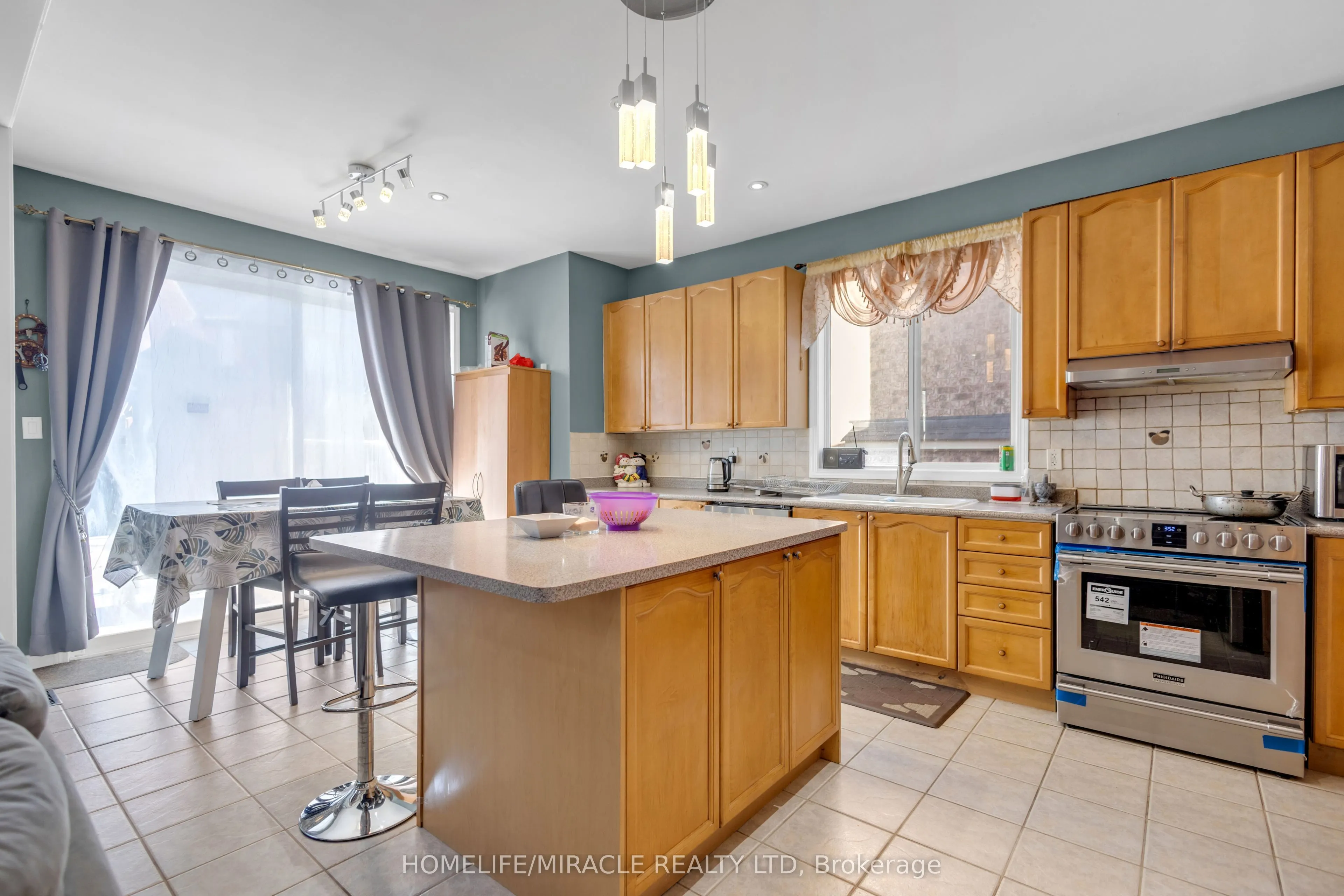 28 Latania Boulevard