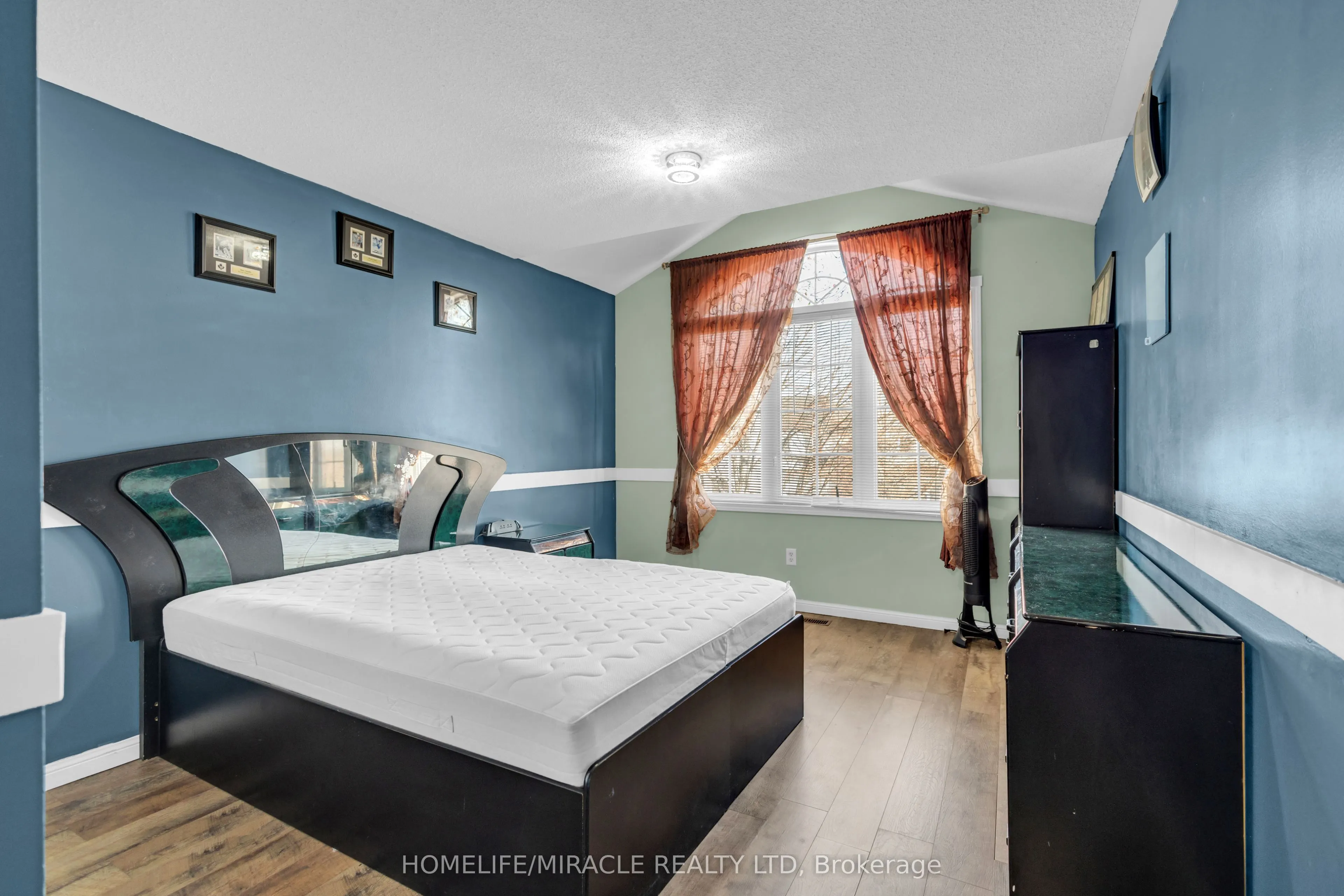 28 Latania Boulevard