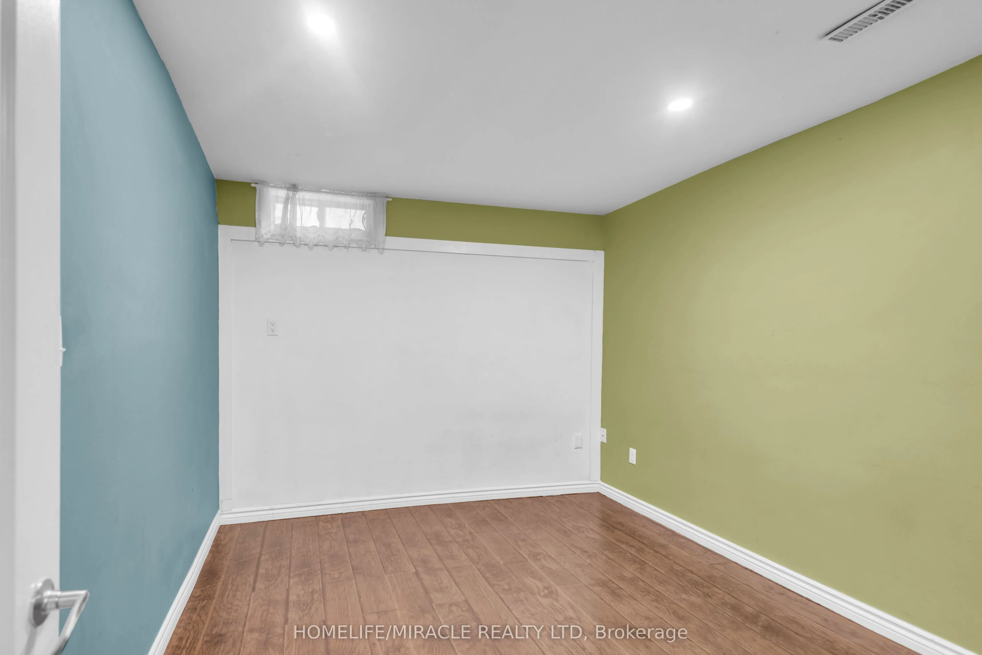 28 Latania Boulevard