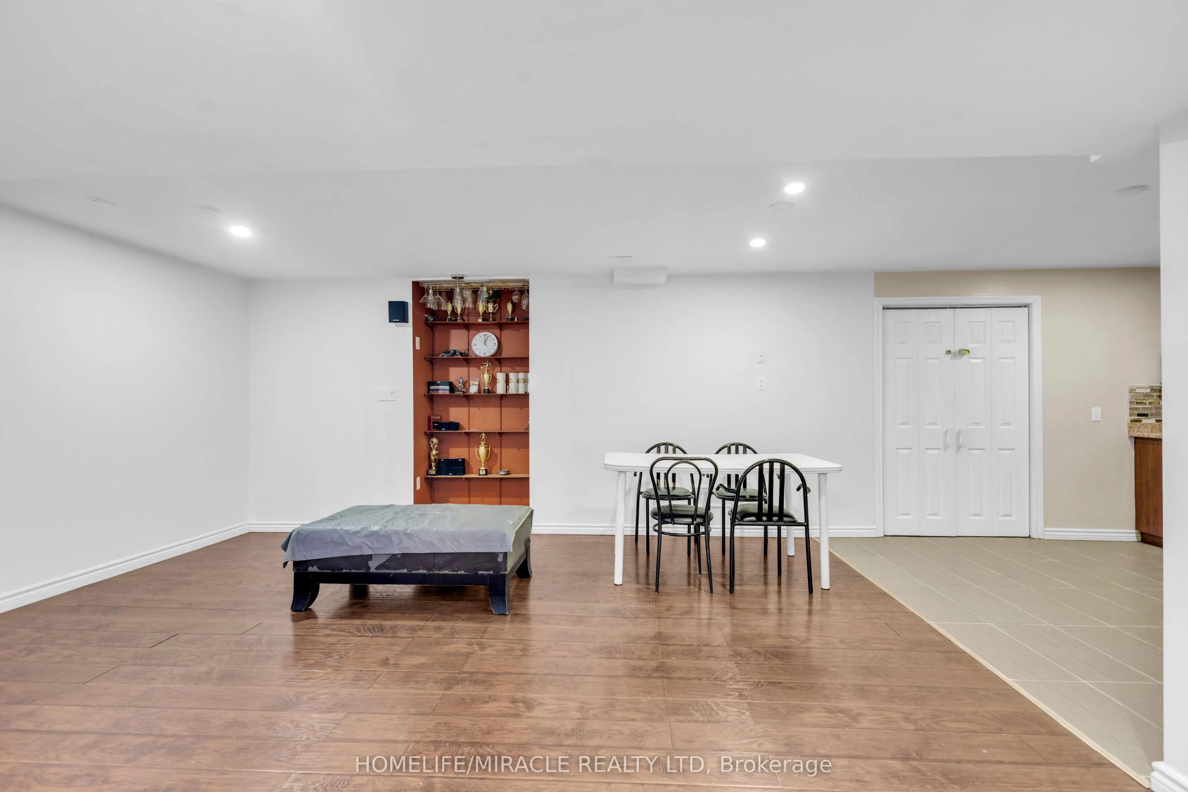 28 Latania Boulevard