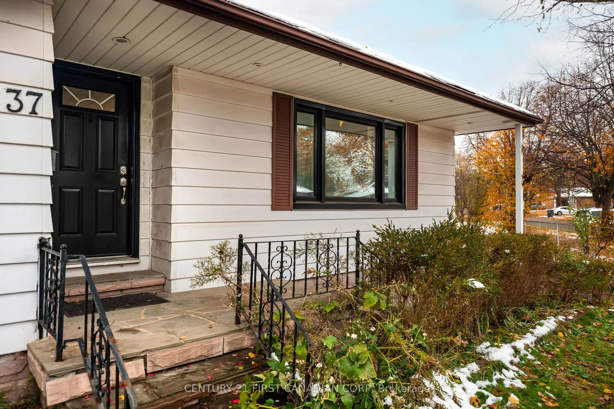 37 Mclaughlin Road N