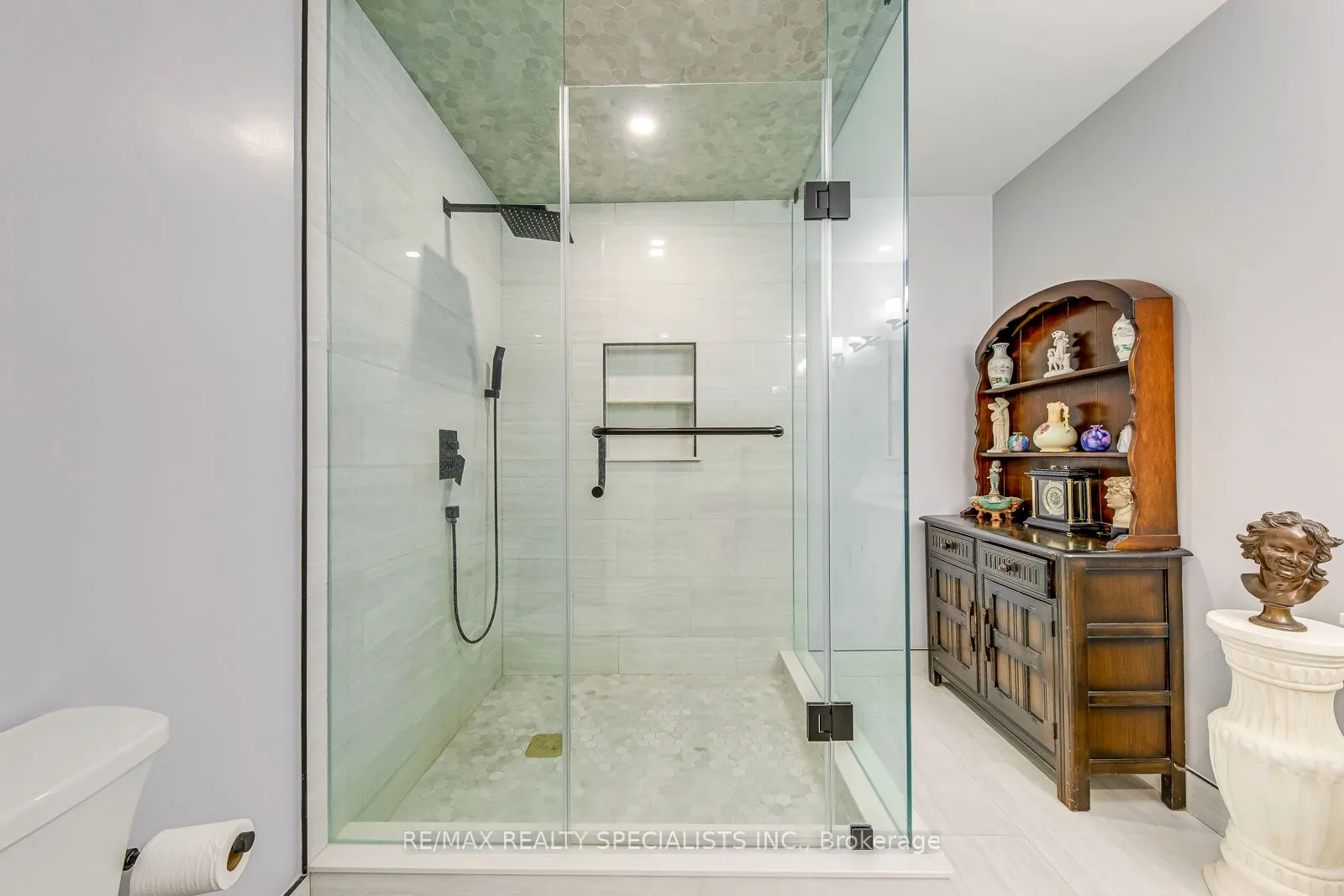 35 Kingsbridge Garden Circle W #3005