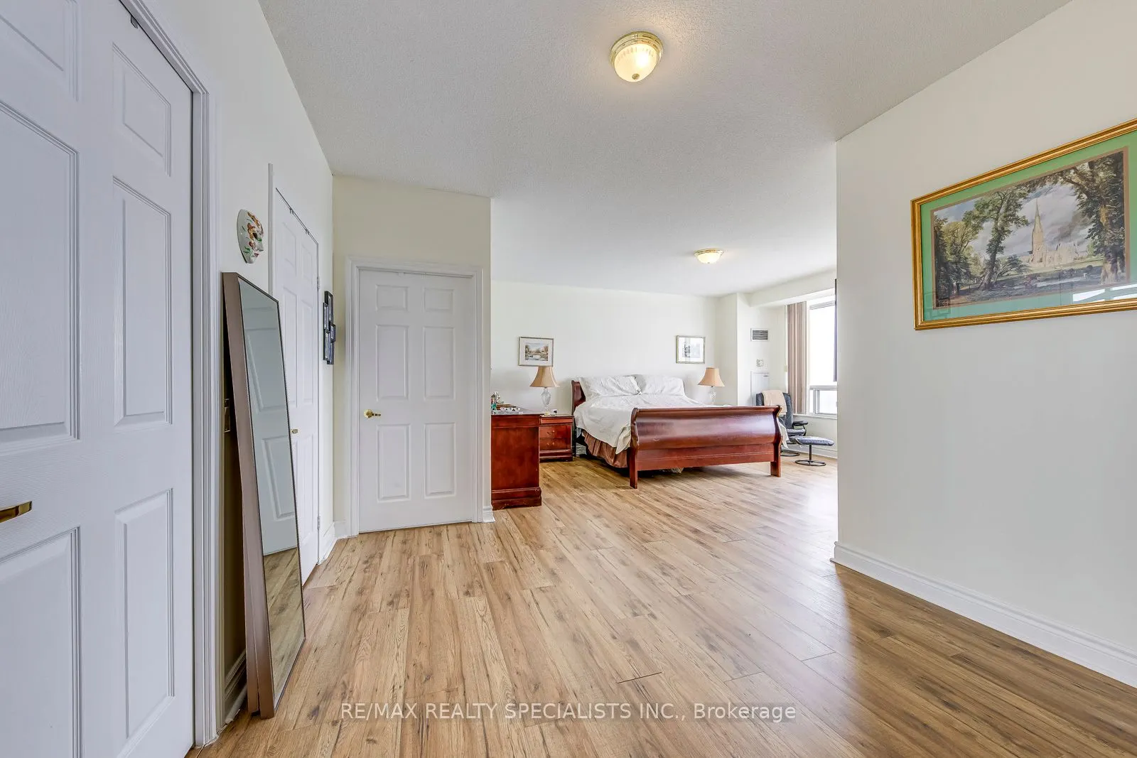 35 Kingsbridge Garden Circle W #3005