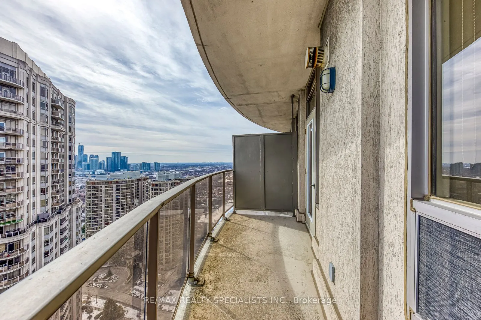 35 Kingsbridge Garden Circle W #3005