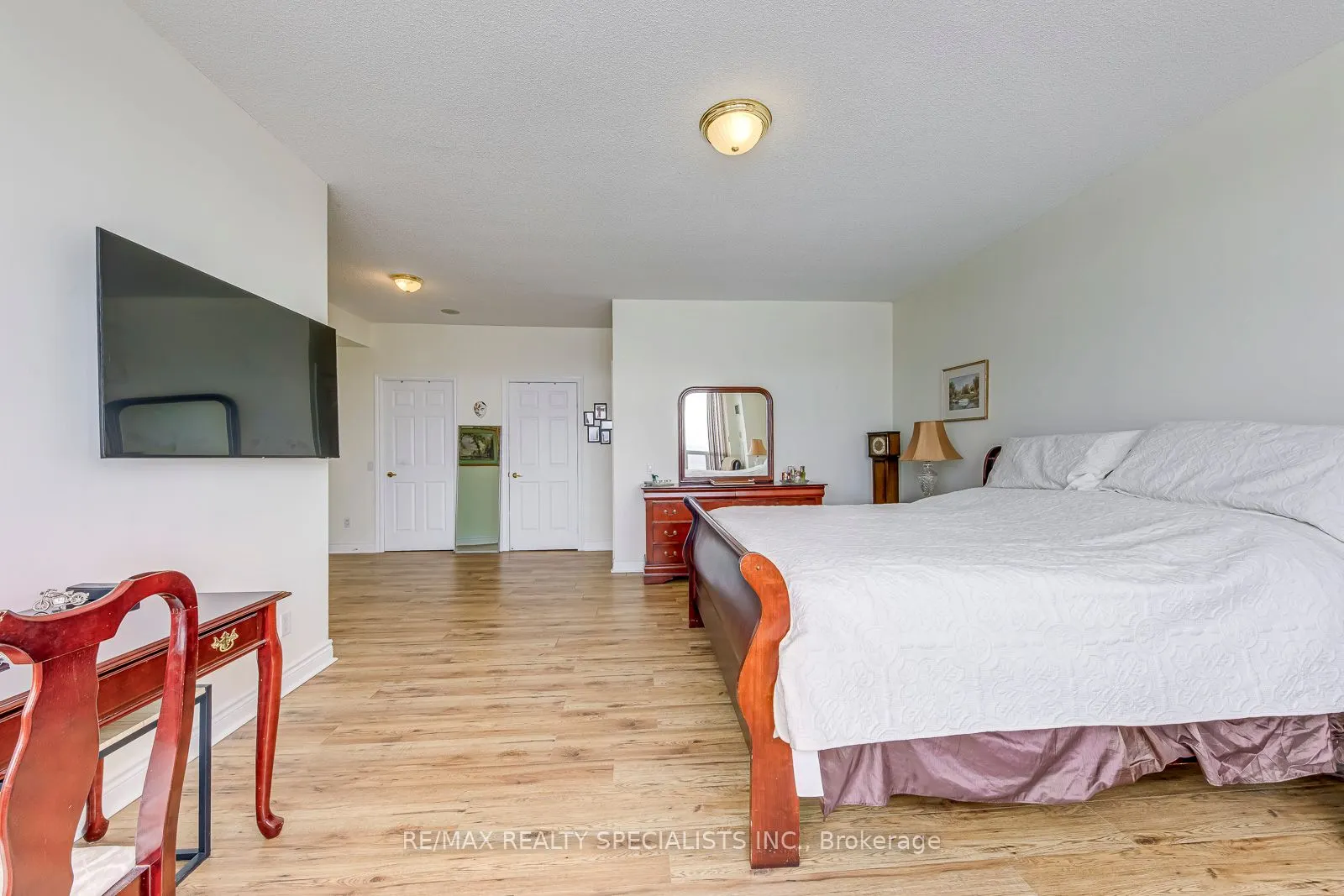 35 Kingsbridge Garden Circle W #3005