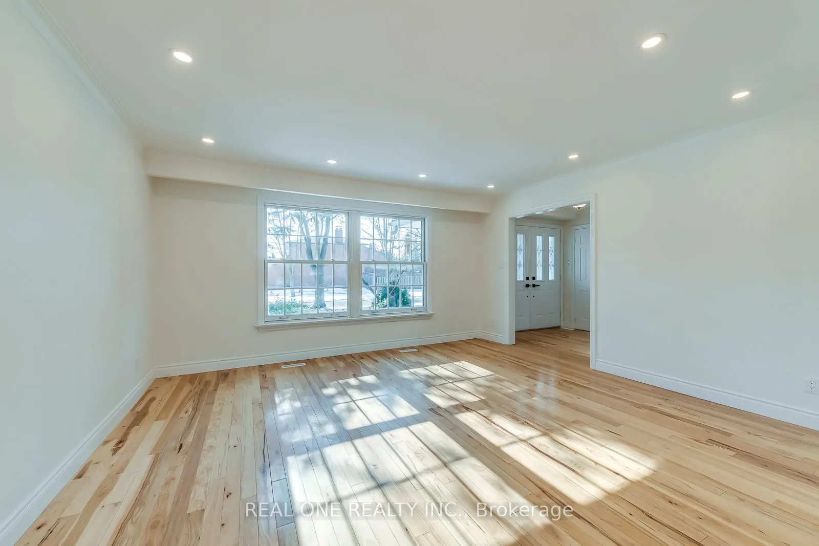 1585 Crombie Road