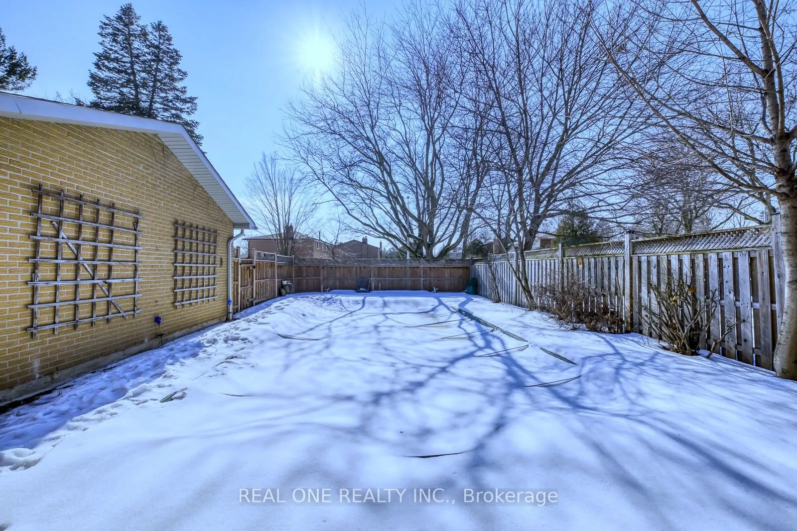 1585 Crombie Road