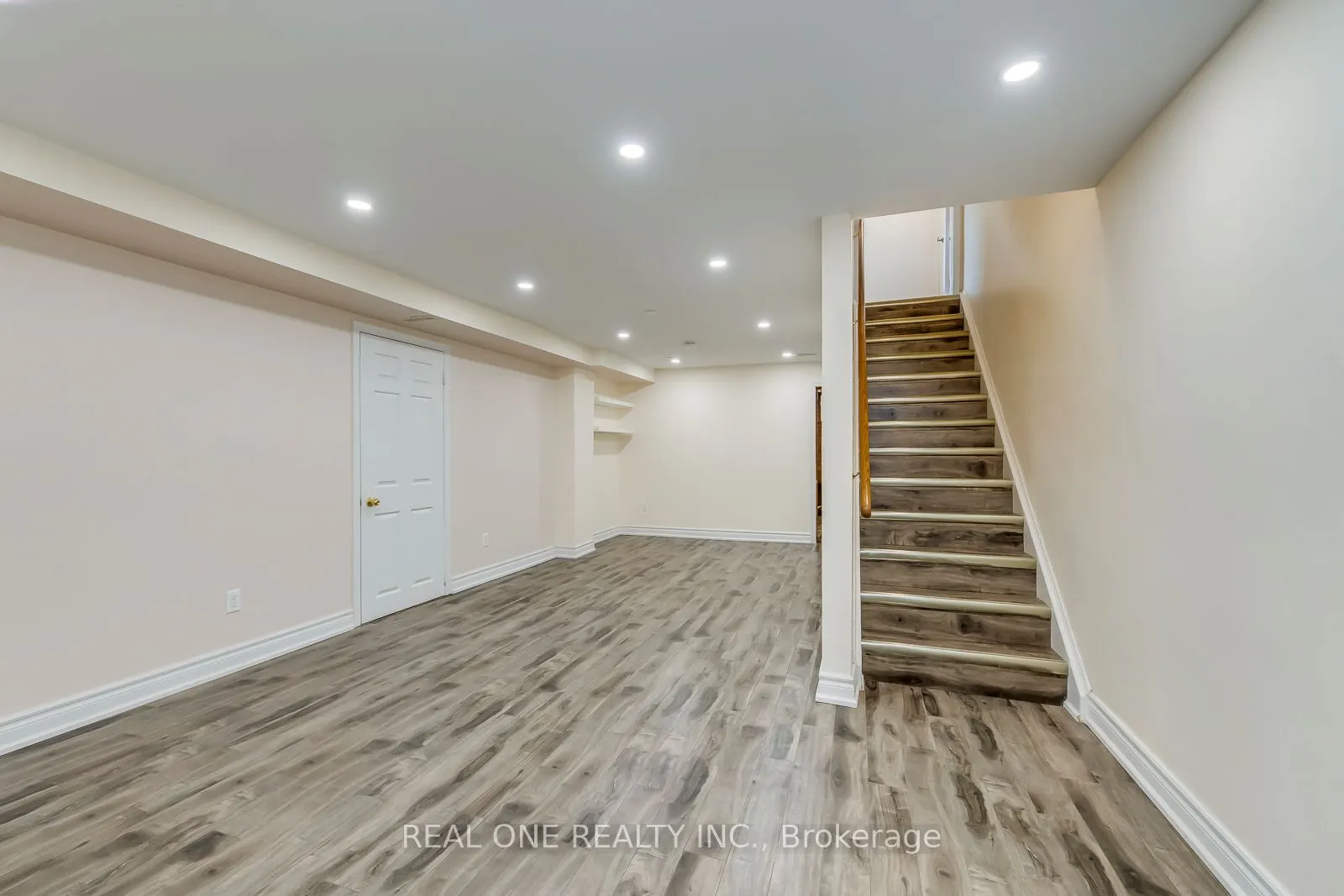 1585 Crombie Road