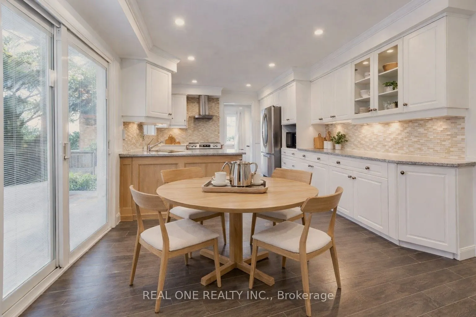 1585 Crombie Road