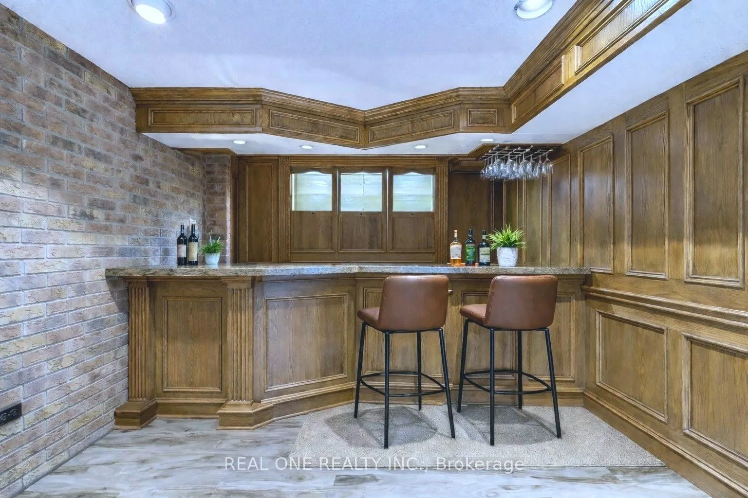 1585 Crombie Road
