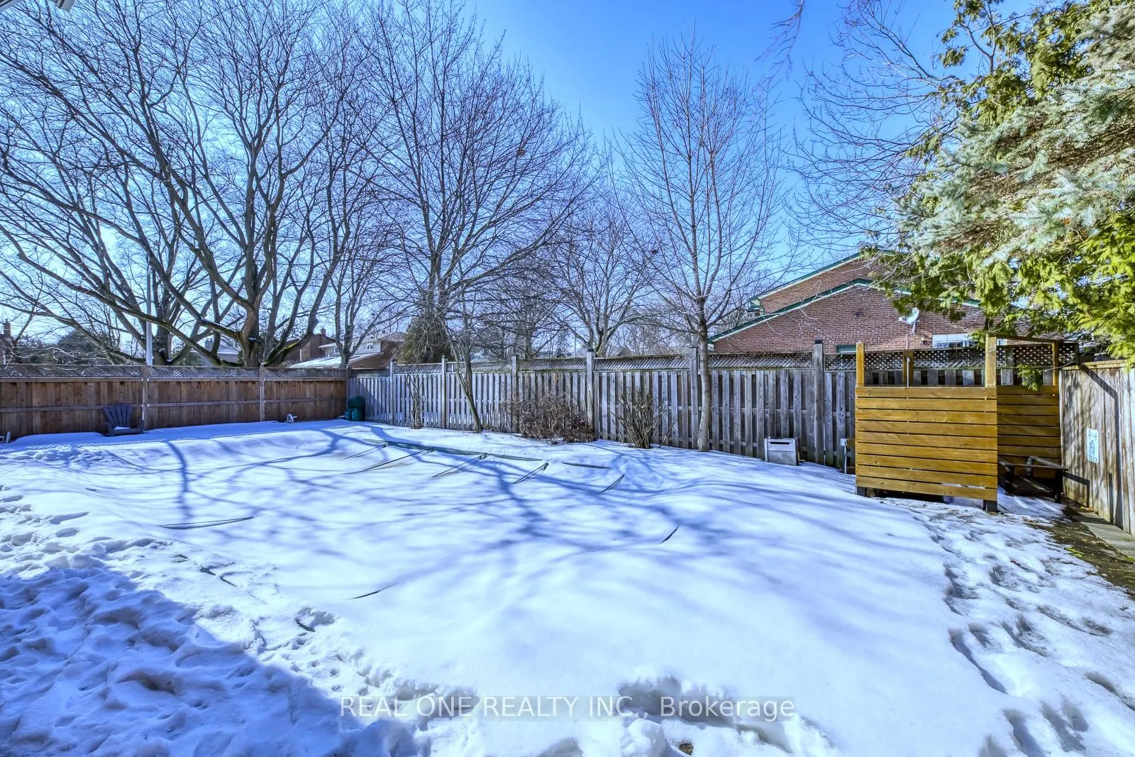 1585 Crombie Road